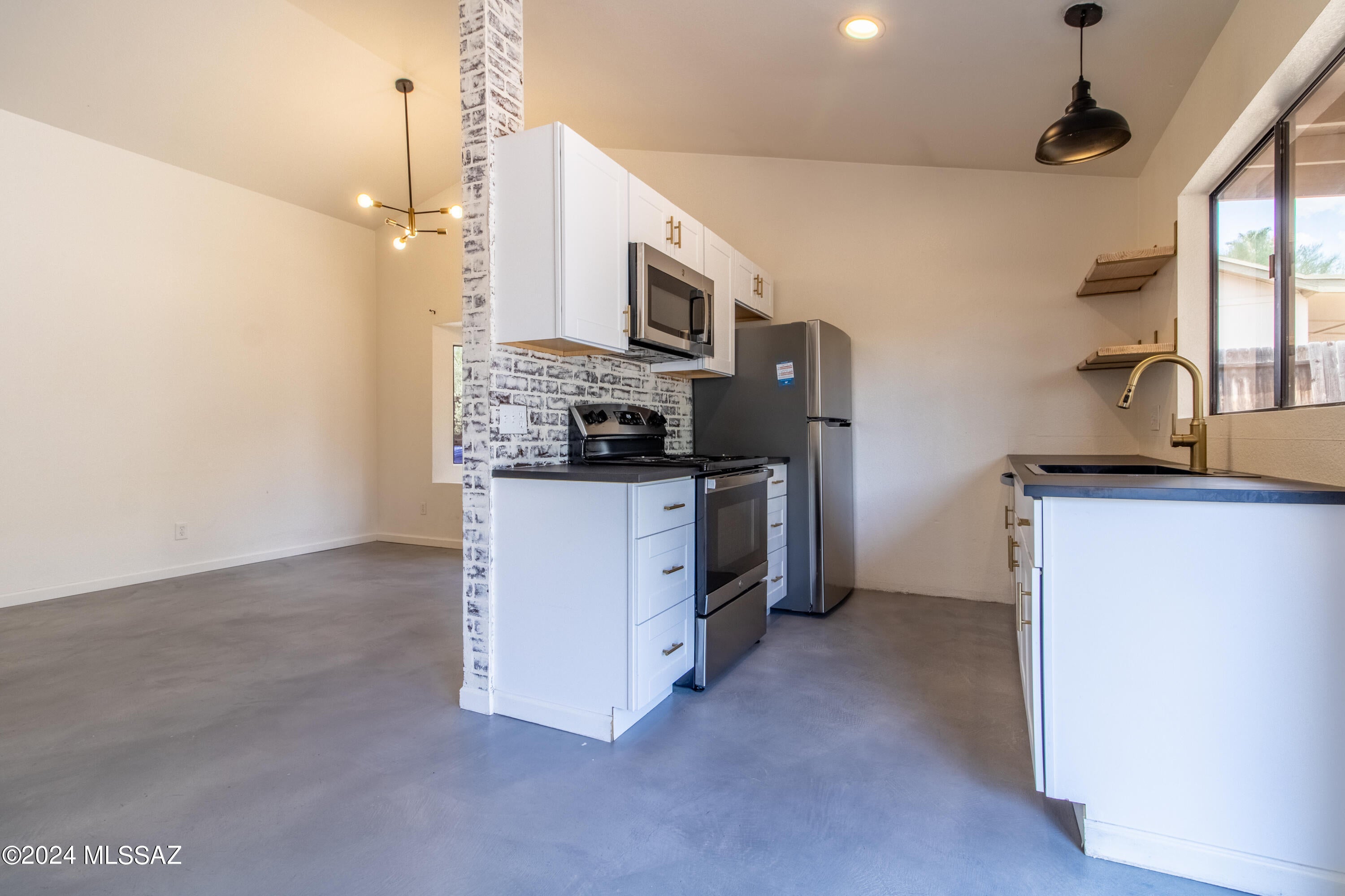 Reddington Hills (1-137) - Residential Lease
