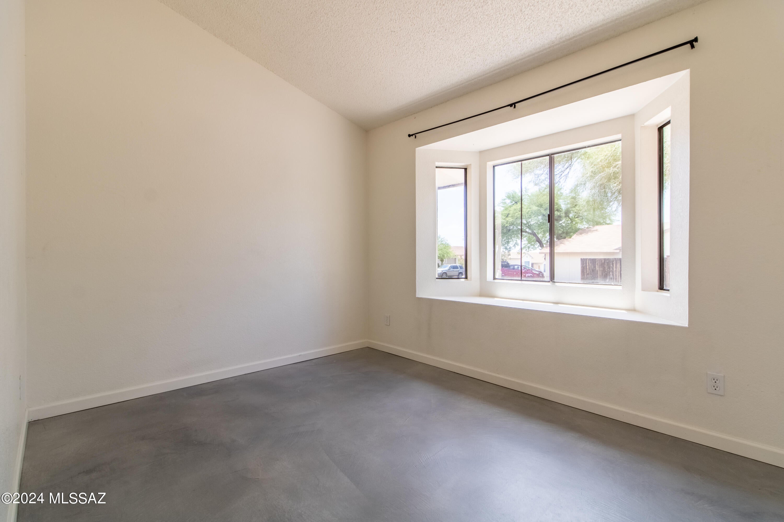 Reddington Hills (1-137) - Residential Lease