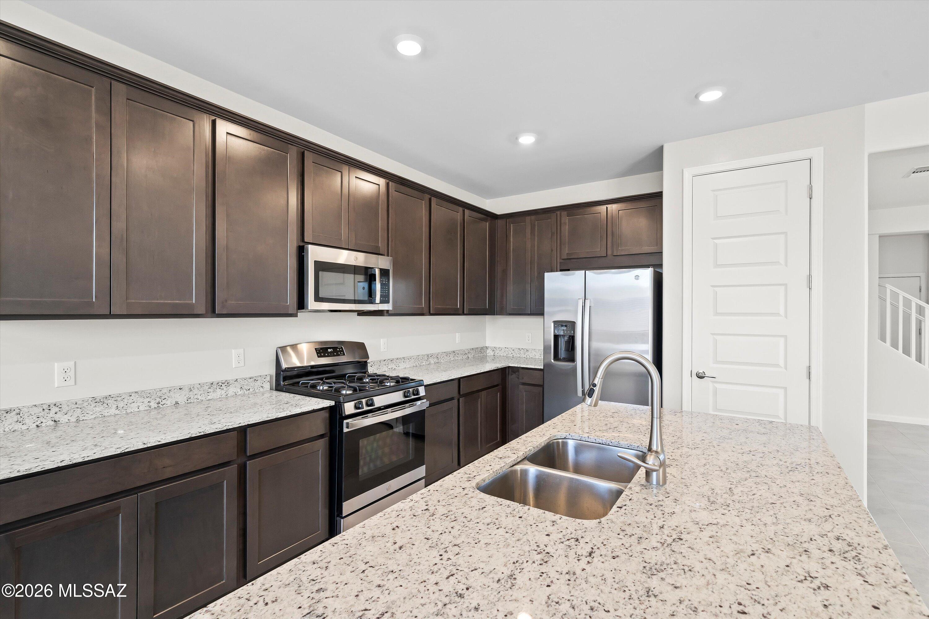 La Estancia De Tucson (1-330) - Residential Lease