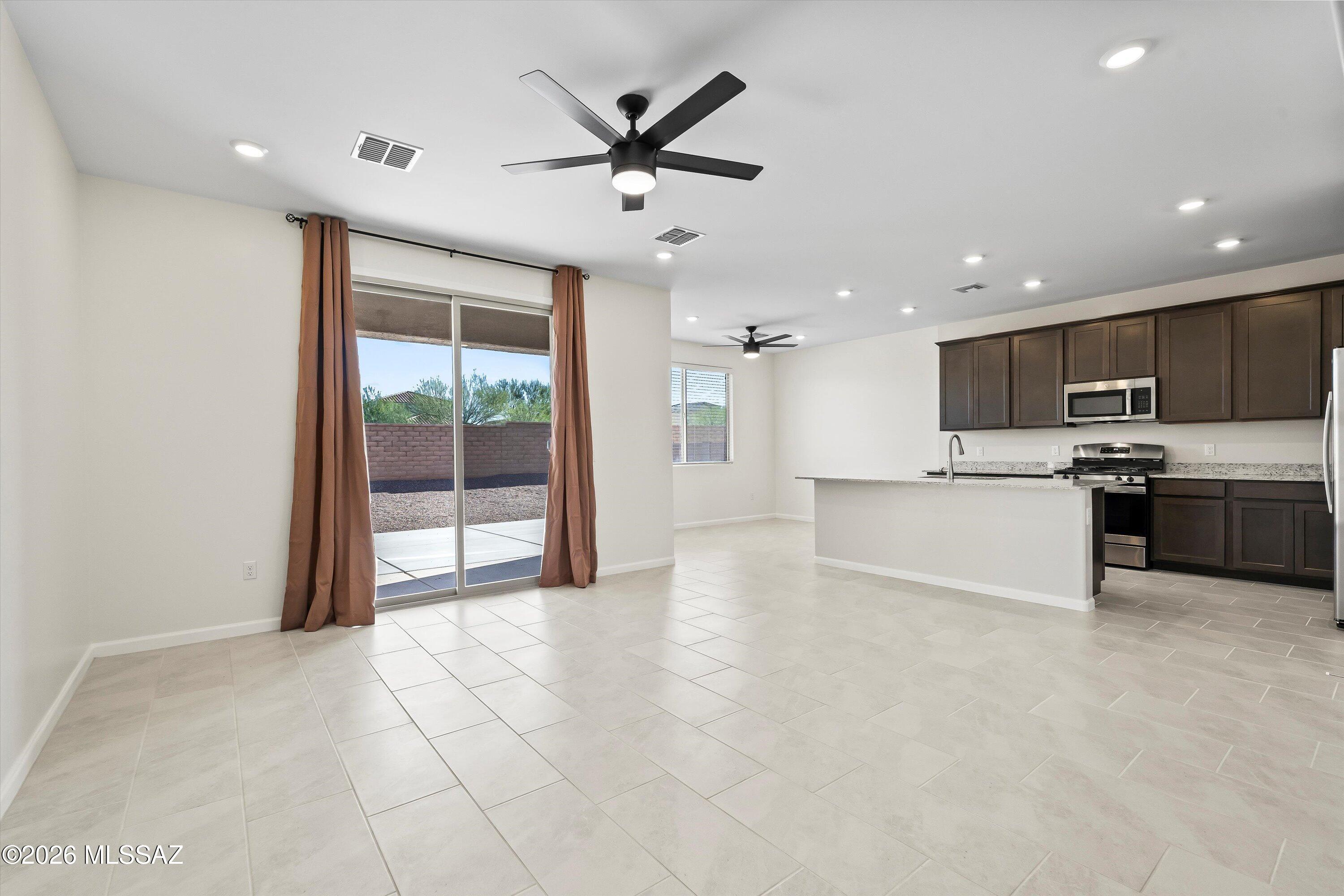 La Estancia De Tucson (1-330) - Residential Lease