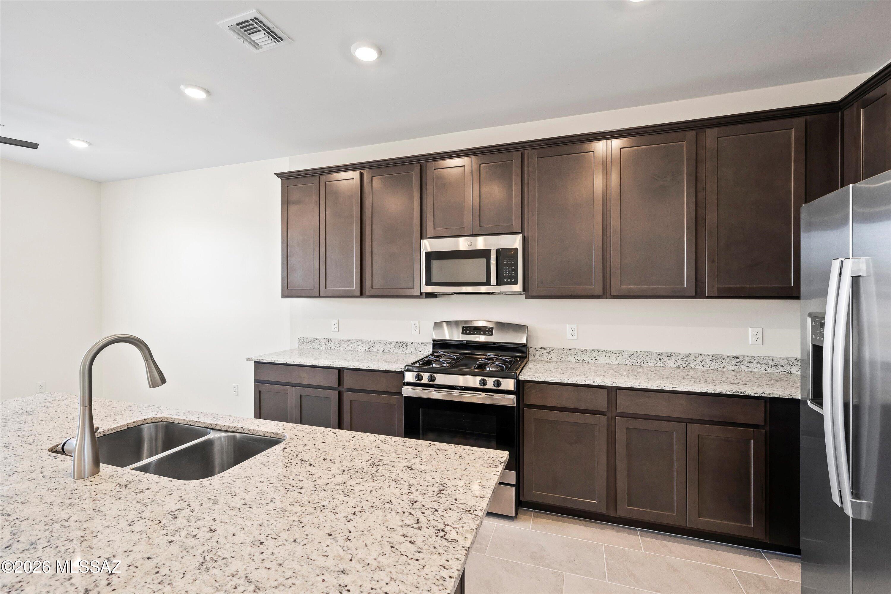 La Estancia De Tucson (1-330) - Residential Lease