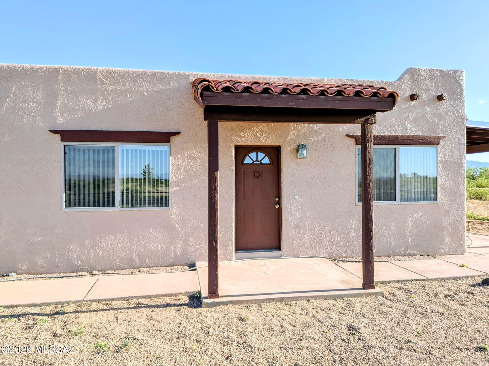 Need space to live and create? This 2 bed, 2 bath home in Pearce delivers 1,320 sq ft plus a fully insulated 840 sq ft workshop with its own heating & cooling, perfect for projects, storage, or a home business. Quiet setting, big potential.