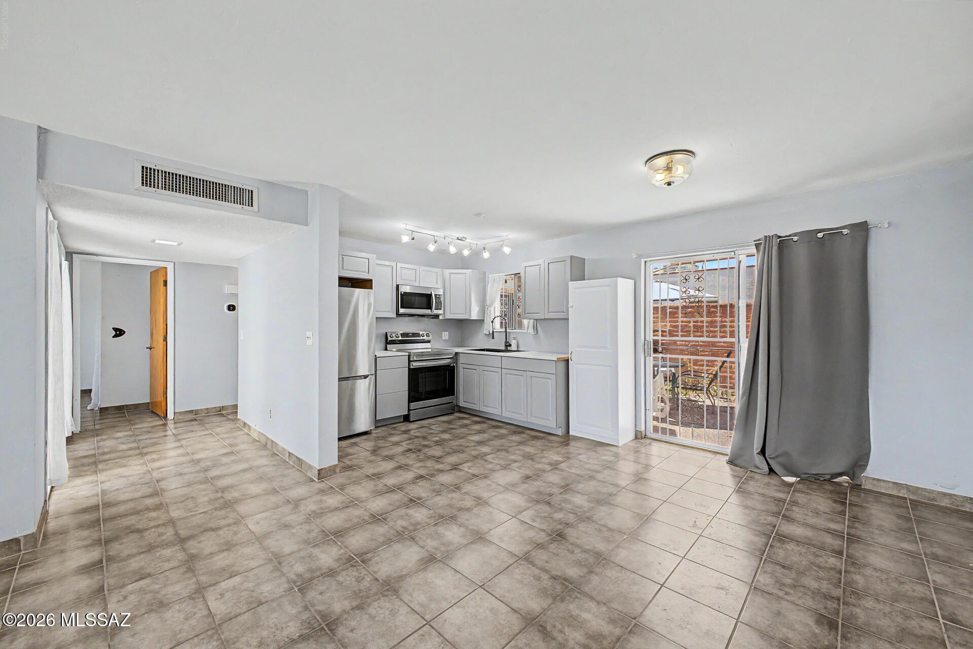 Las Solanas Blk 1 (1-49) - Residential