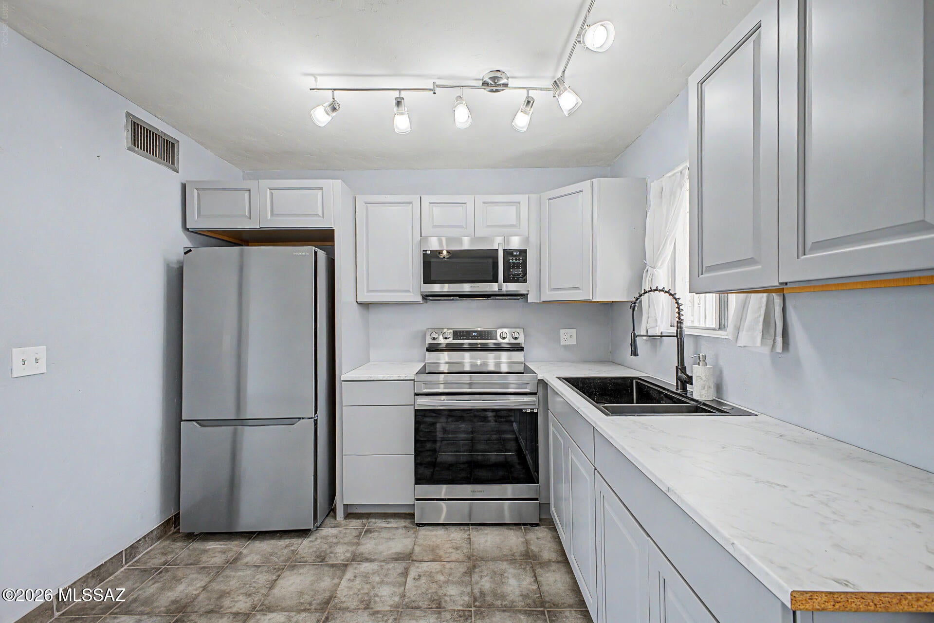 Las Solanas Blk 1 (1-49) - Residential
