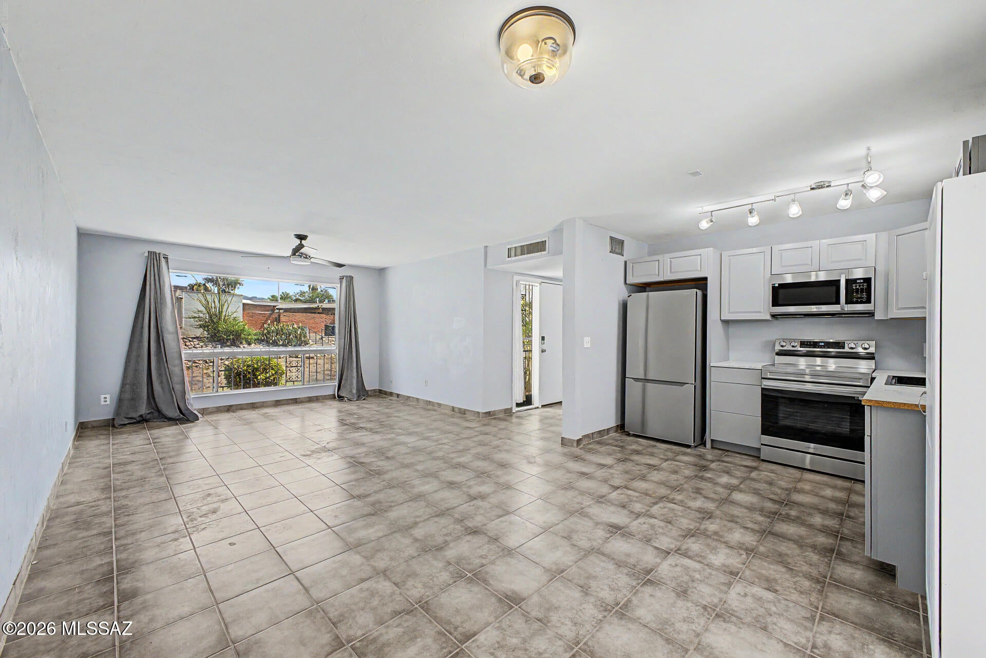Las Solanas Blk 1 (1-49) - Residential