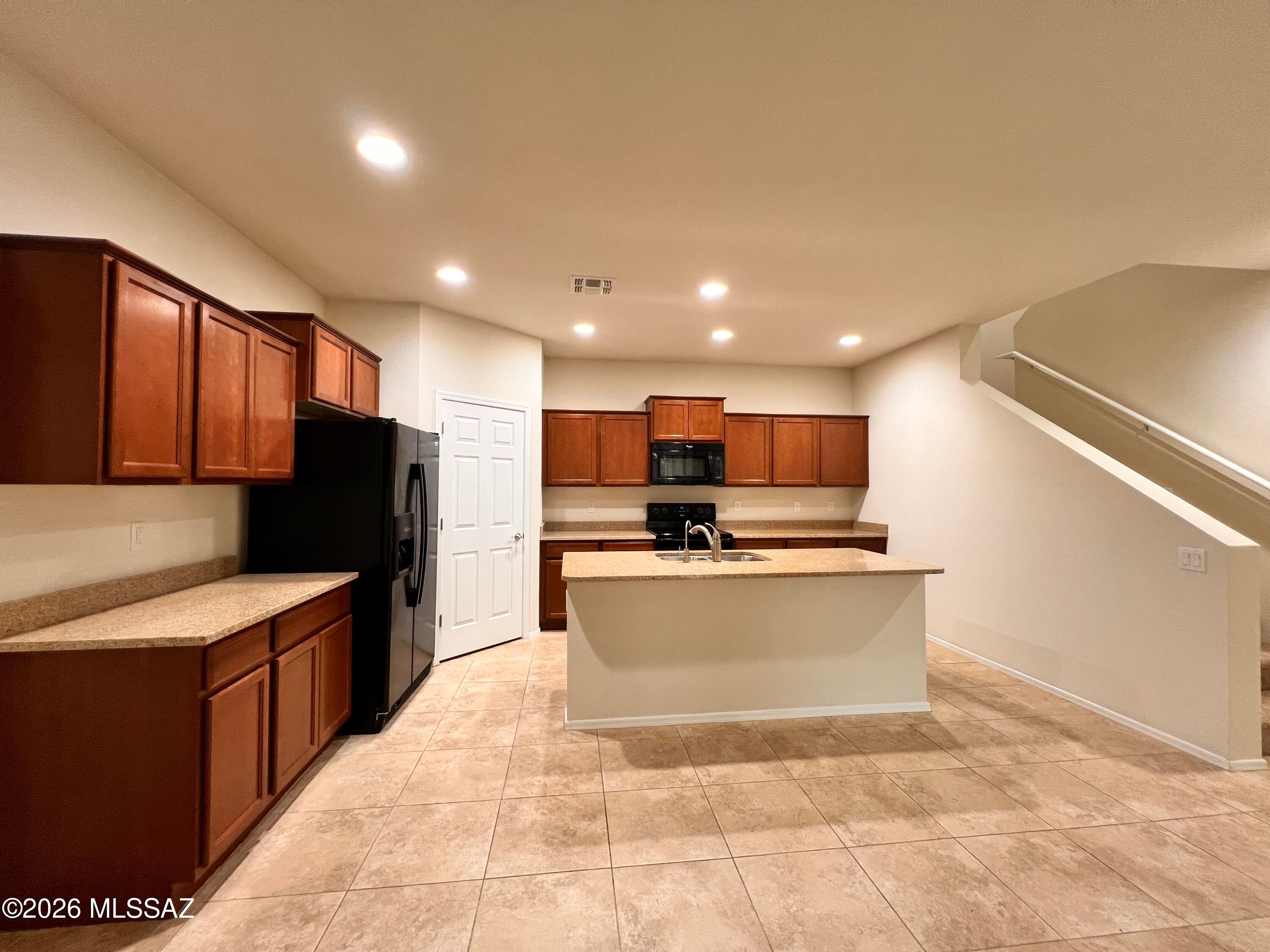 Welcome home to this spacious 4-bedroom, 3-bathroom home in Vail, featuring a versatile downstairs den, upstairs loft, and plenty of room to live and entertain!
The large kitchen offers abundant cabinet and counter space, granite countertops, a pantry, and everything you need to make meal prep a breeze. The downstairs den/office provides the perfect space for working from home, a study, or a flex room.
Upstairs, you'll find a spacious loft, convenient laundry room with washer and dryer, and generously sized bedrooms. The oversized primary suite features a private ensuite bathroom with dual vanities, a garden tub, and a step-in shower.
Solar panels to help reduce electric costs, spacious backyard, Two-car garage, and Community pool and spa.
Conveniently located near Raytheon  & DMAFB.
