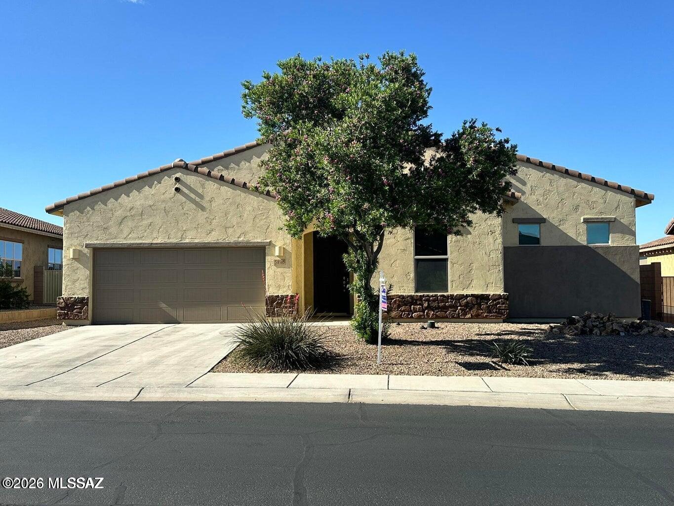 Silverbell West R-10 SQ20140800103 - Residential Lease