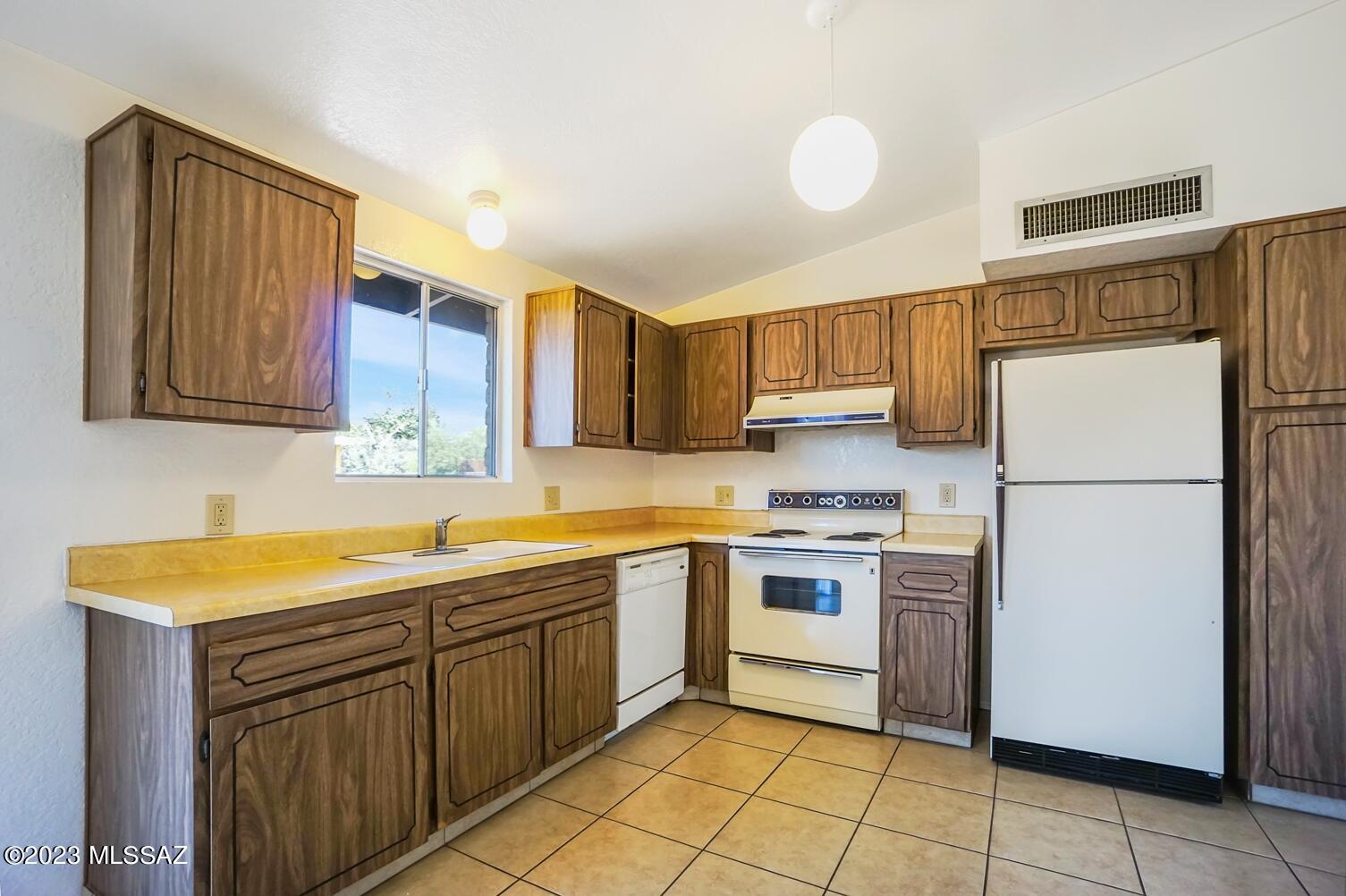 Heritage Hills II (1-221) - Residential Lease