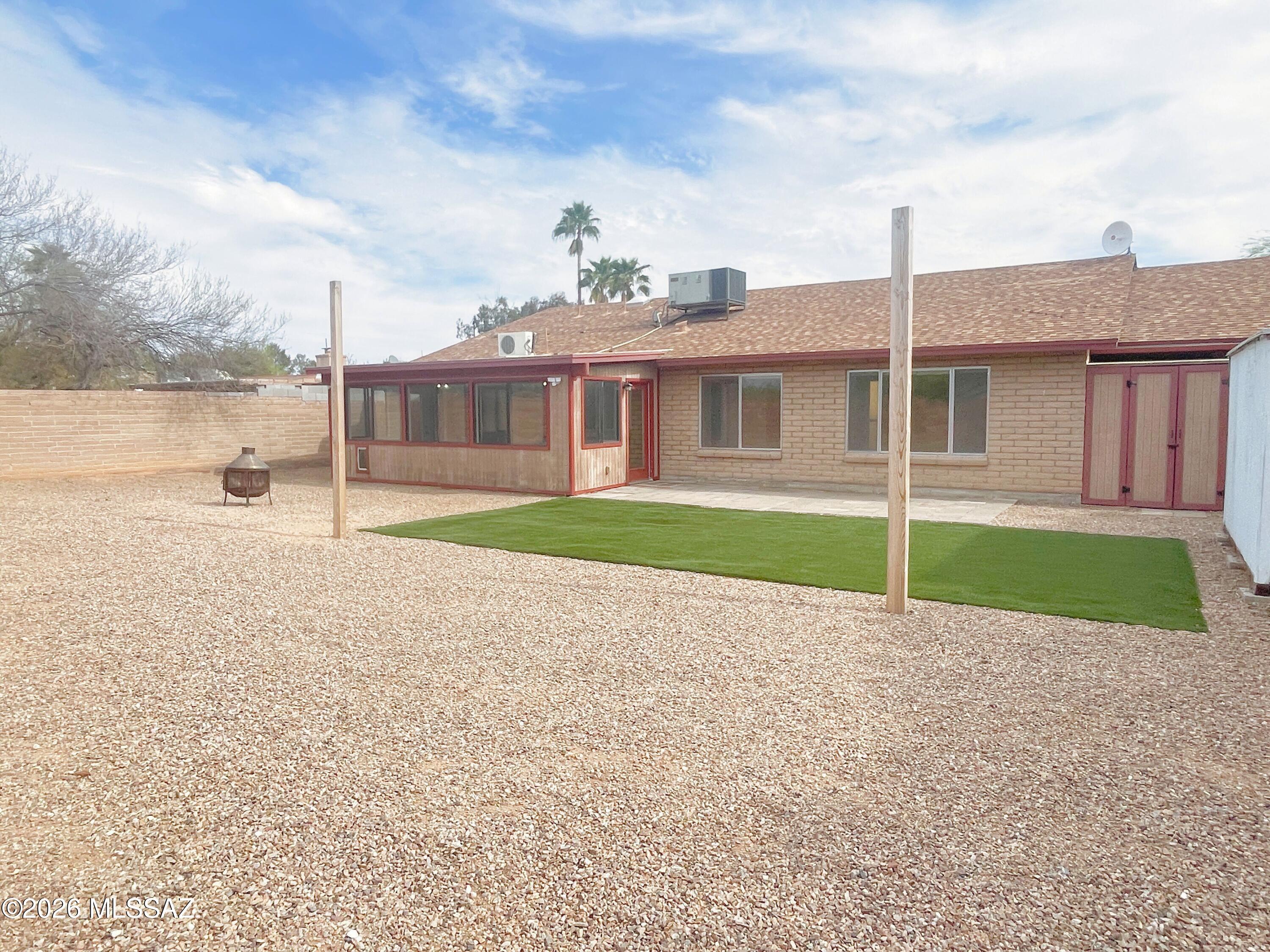 Sutton Place (1-120) - Residential Lease