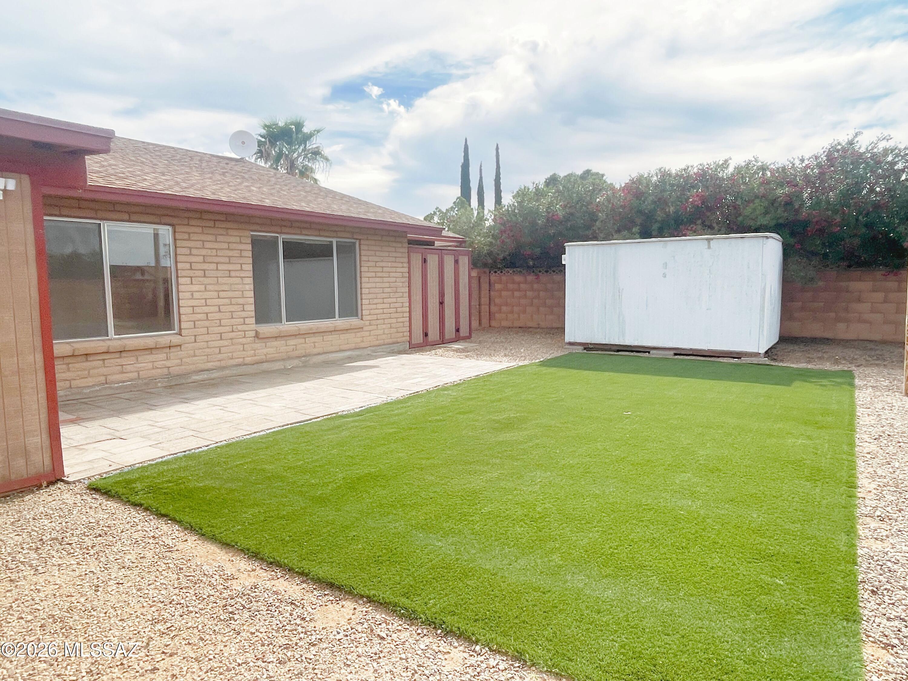 Sutton Place (1-120) - Residential Lease