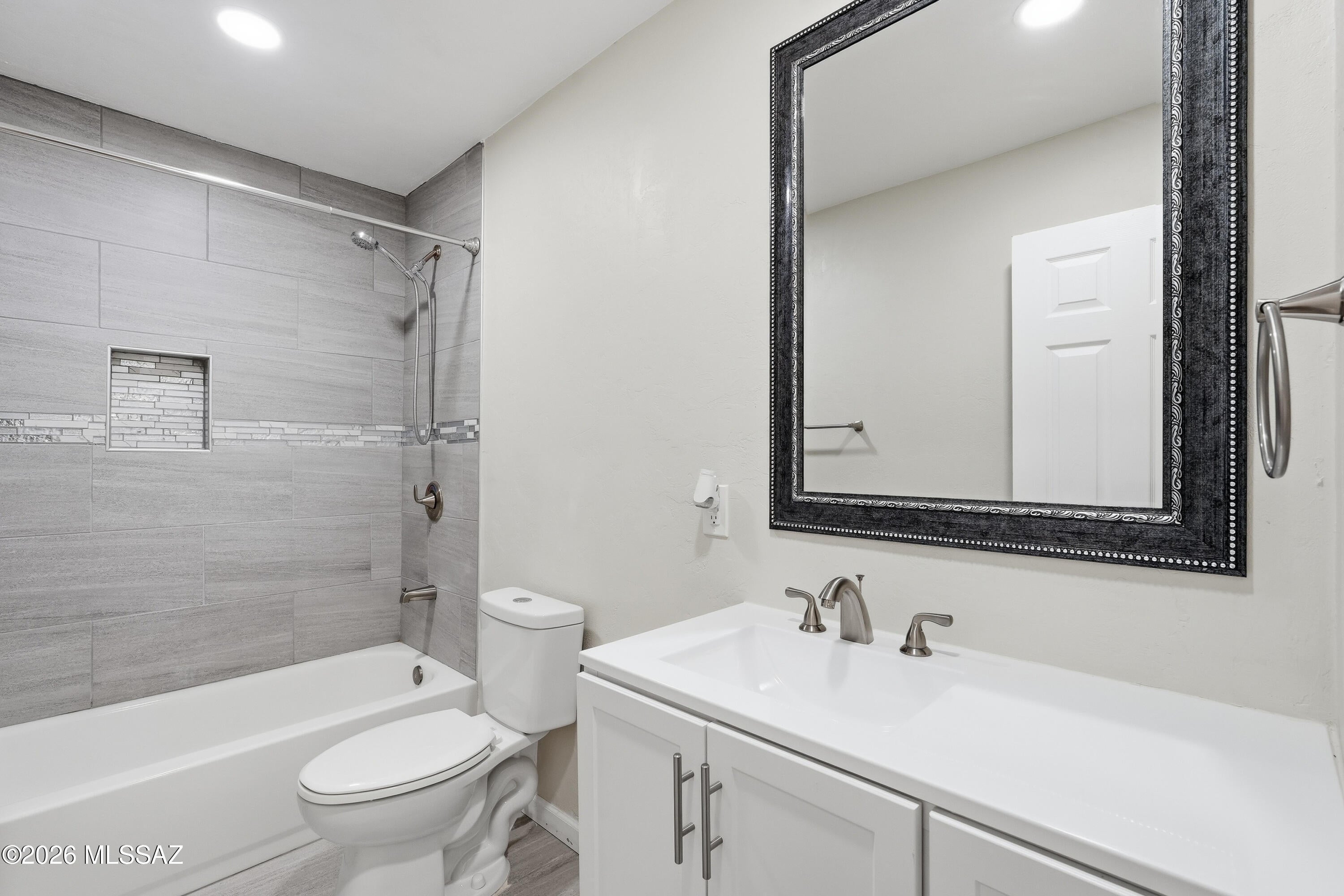 Tucson Park West No. 2 (85-229) - Residential Lease