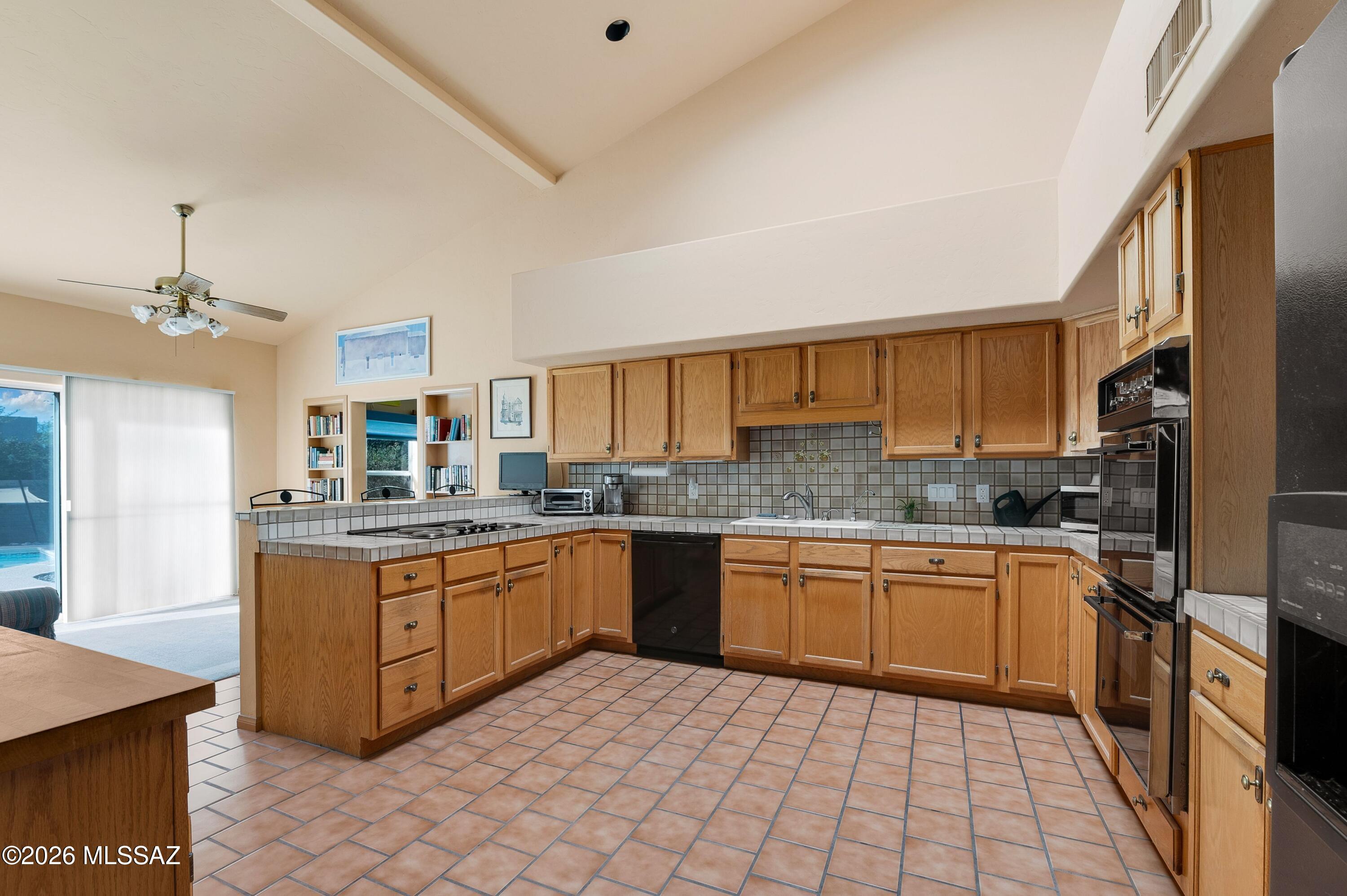 Loma De La Vista Verde (1-38) - Residential
