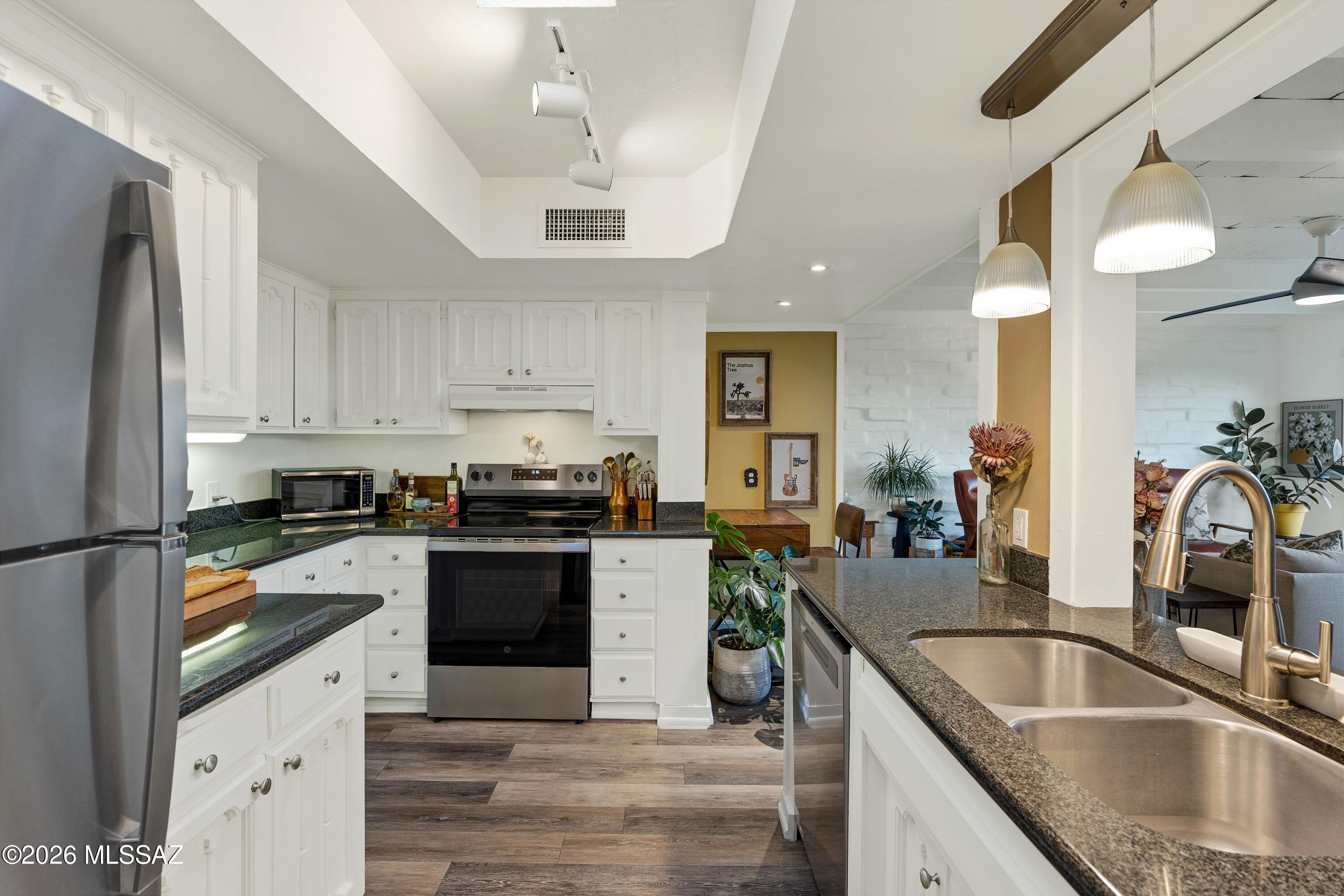 Skyline CC Townhomes - Residential