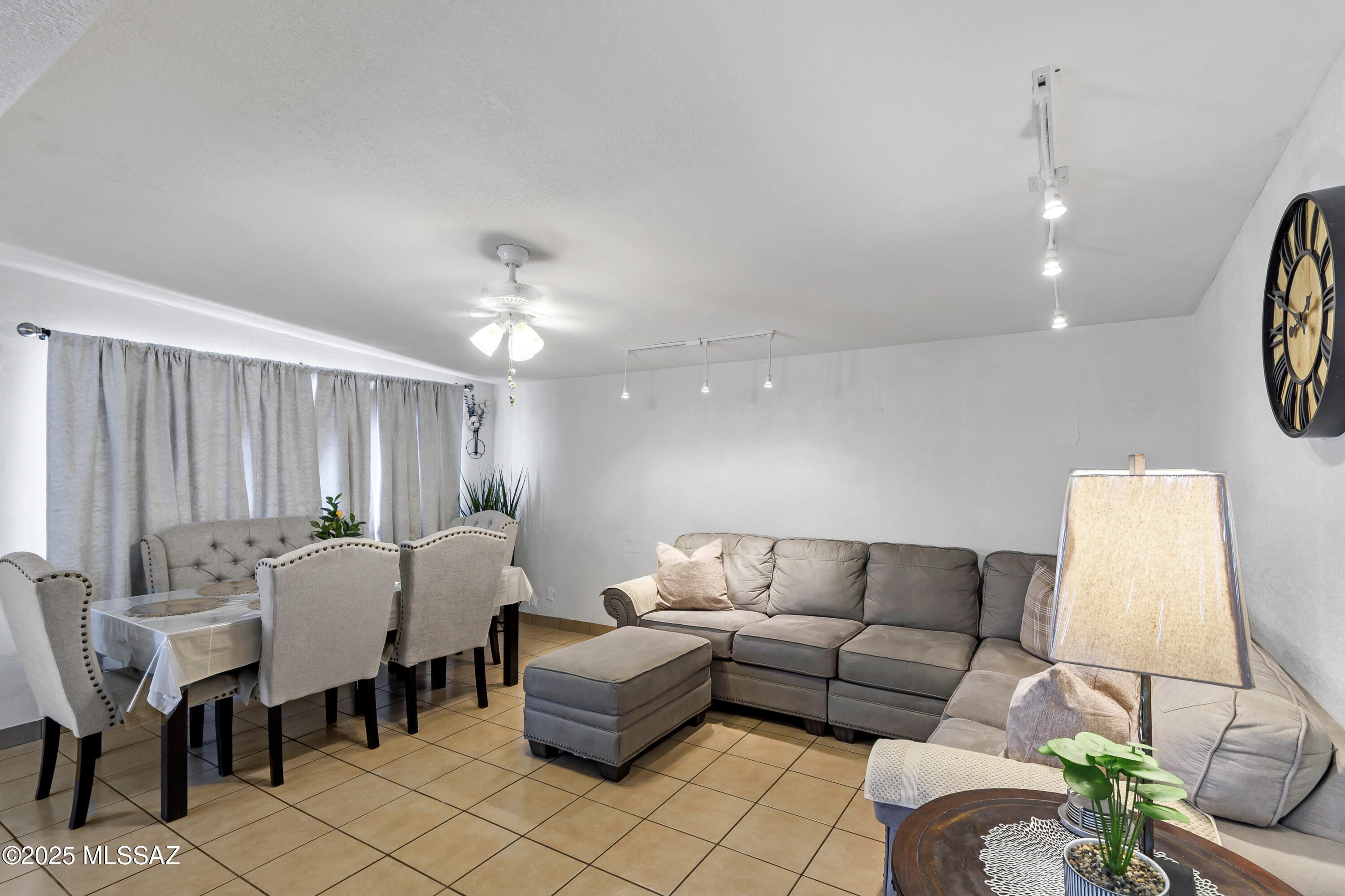La Cholla - Residential