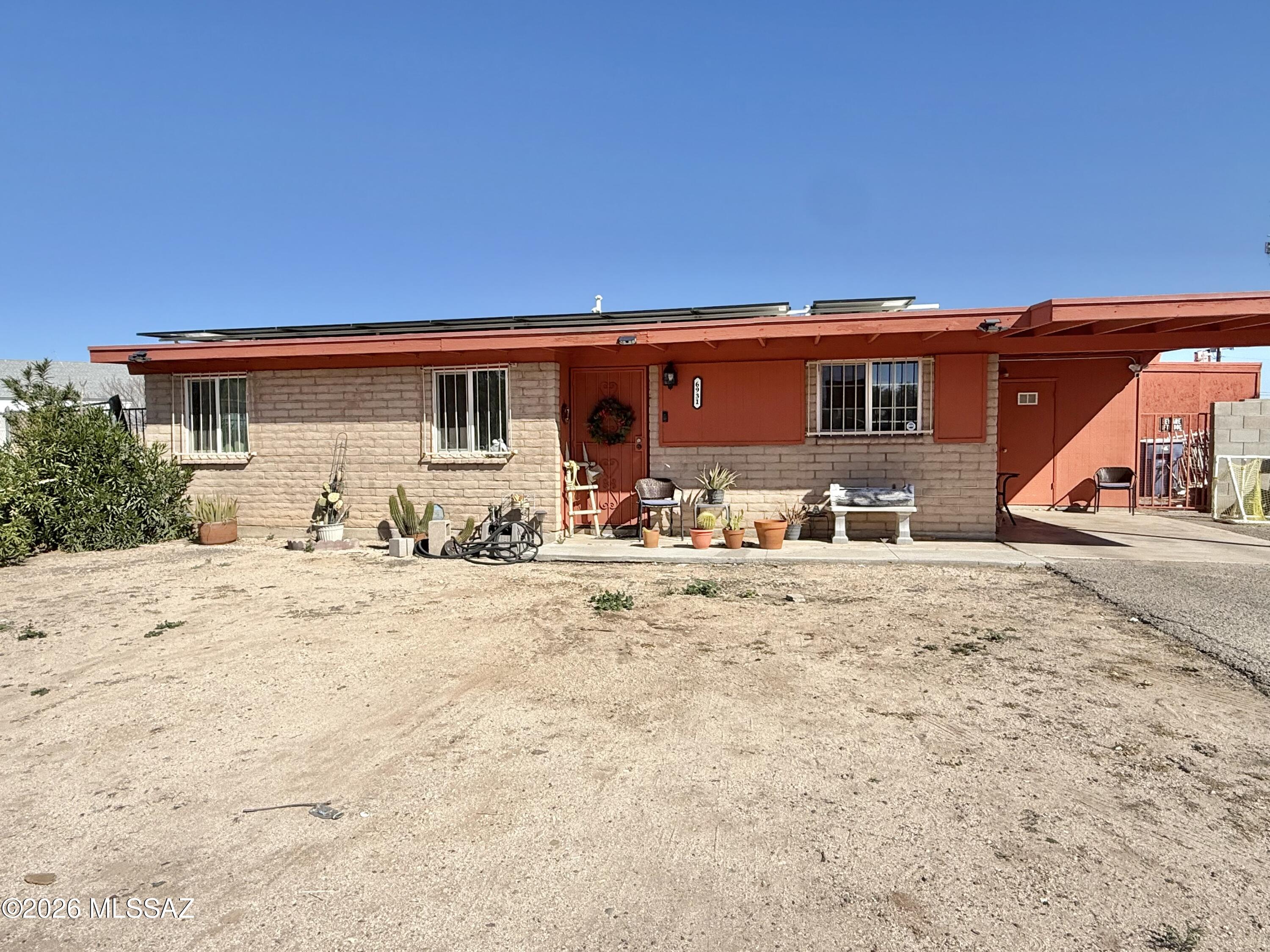 Seller will accept/counter offers between 250,000-269,000. Located at the end of a quiet cul-de-sac this home offers privacy, flexibility and space to grow. Featuring a large bonus room ideal for a 4th bedroom, office extra storage. The huge backyard is perfect for entertaining, pets or future expansion. Convenient East Tucson location close to DMAFB, shopping and dining.