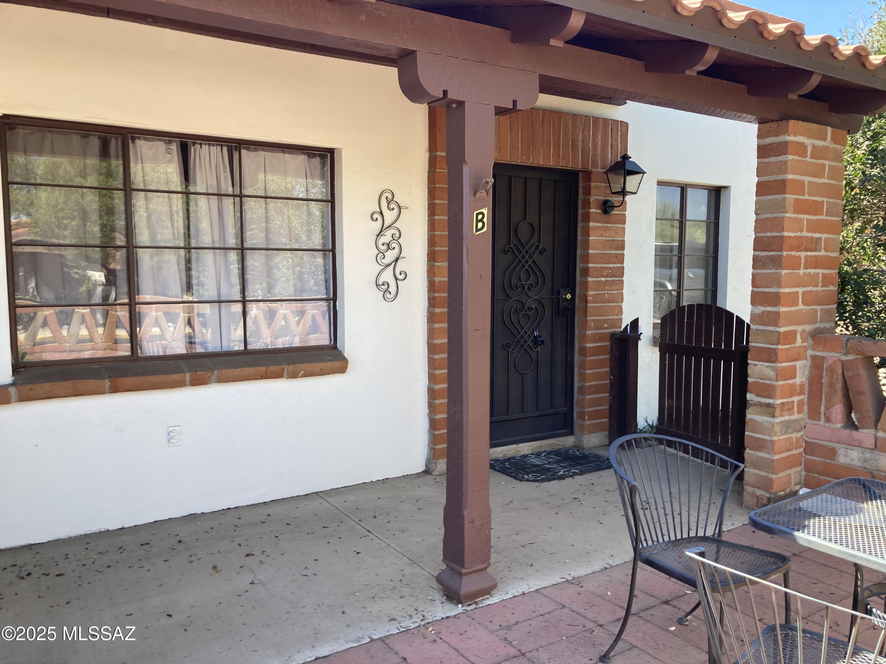 Well kept one bedroom unit in Haven Green Valley East - Unique unit with front patio - Community Pool, HOA covers Water, sewer, trash, roof and HVAC repair -  walk to everything in Green Valley.