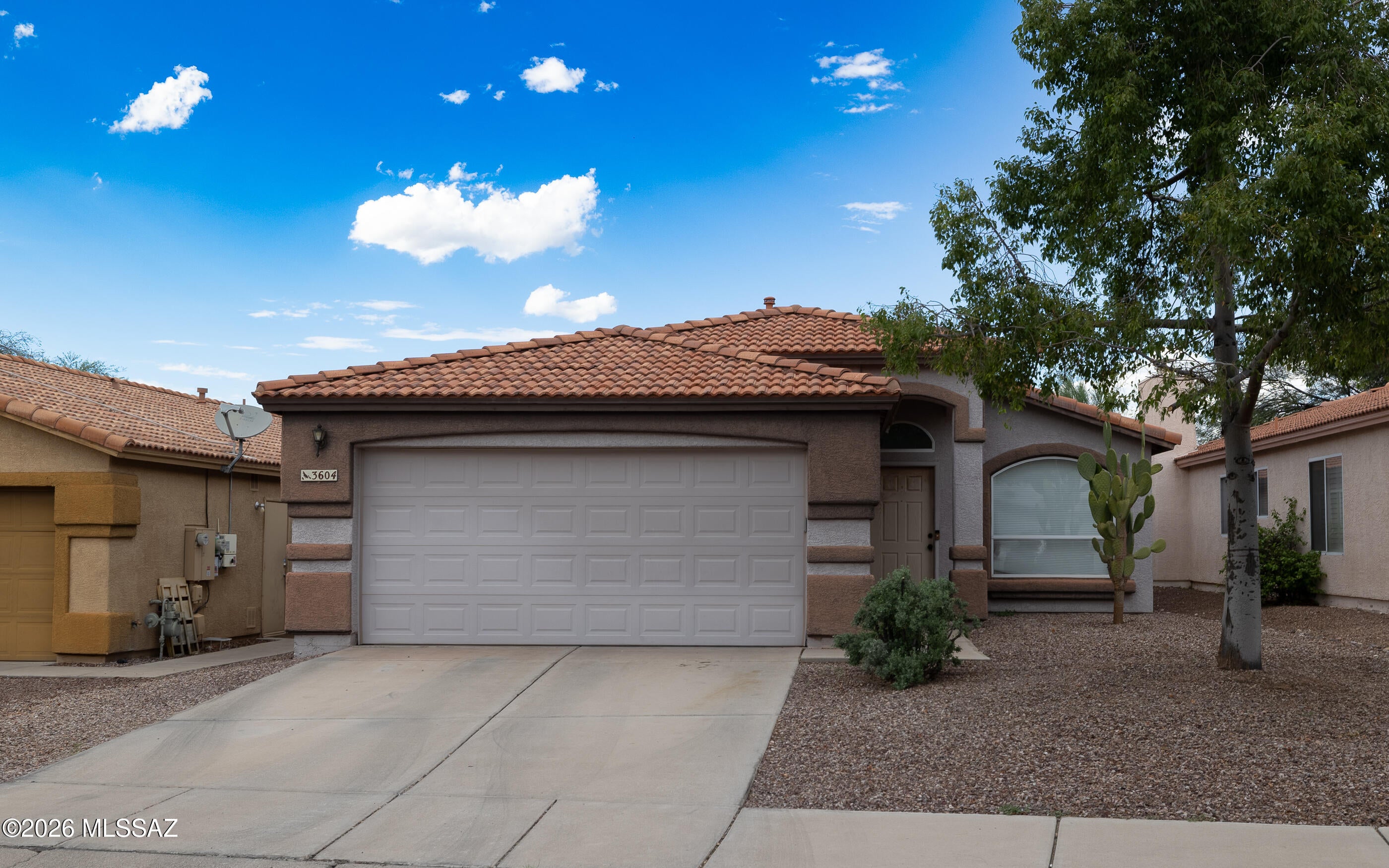 Welcome to this 3-bedroom, 2-bath home in a highly desirable northwest Tucson location! Nestled in a well-maintained HOA community, this home offers fantastic amenities including a community pool, spa, park, basketball court, and trash service included in the HOA.
One of the standout features is the lot -- the home backs directly to a wash with no neighbors behind you, offering added privacy and peaceful desert views.
Inside you'll find a great floor plan ready for your personal touch. This home needs some TLC to make it your own and is priced to sell -- a perfect opportunity for buyers, investors, or anyone looking for equity potential.
Major peace of mind: the home features a 1-year-old AC unit. Don't miss this opportunity to own in a prime location with excellent community amenities