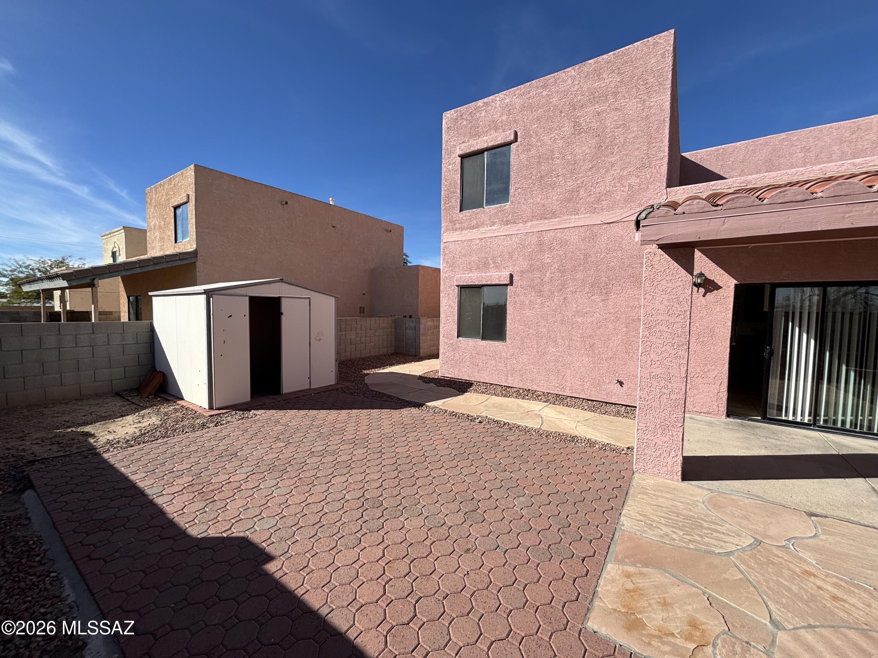 Las Montanas (1-56) - Residential