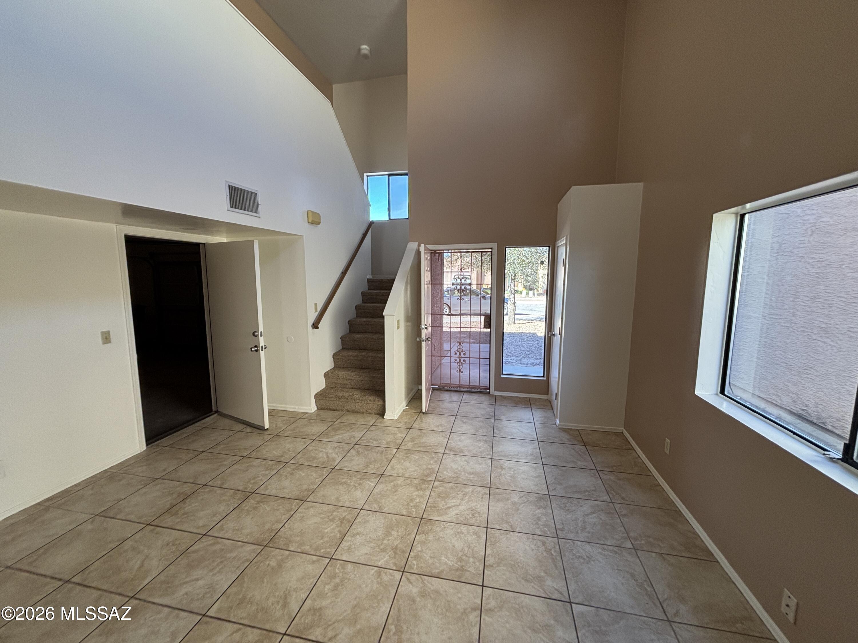 Las Montanas (1-56) - Residential