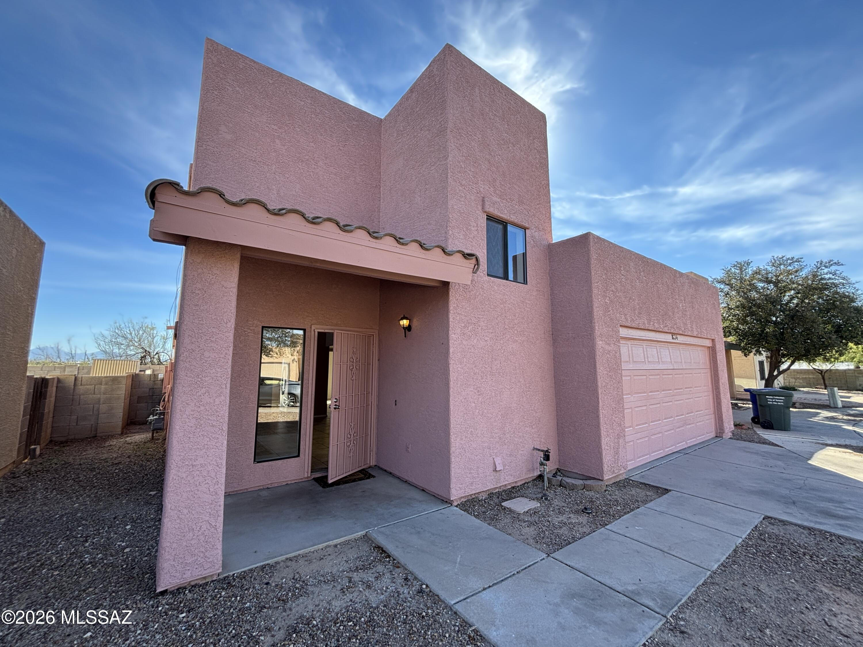 Las Montanas (1-56) - Residential