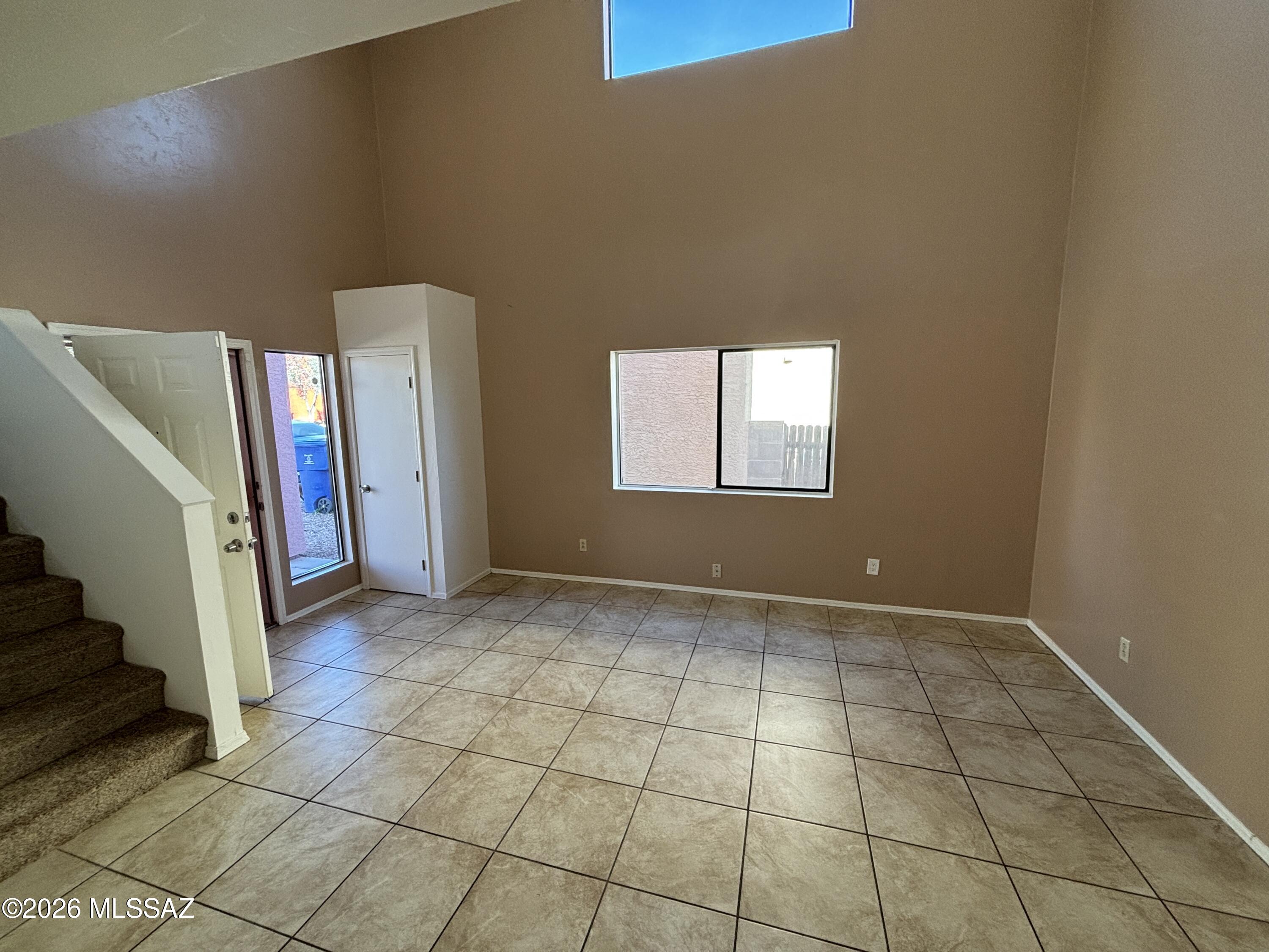 Las Montanas (1-56) - Residential