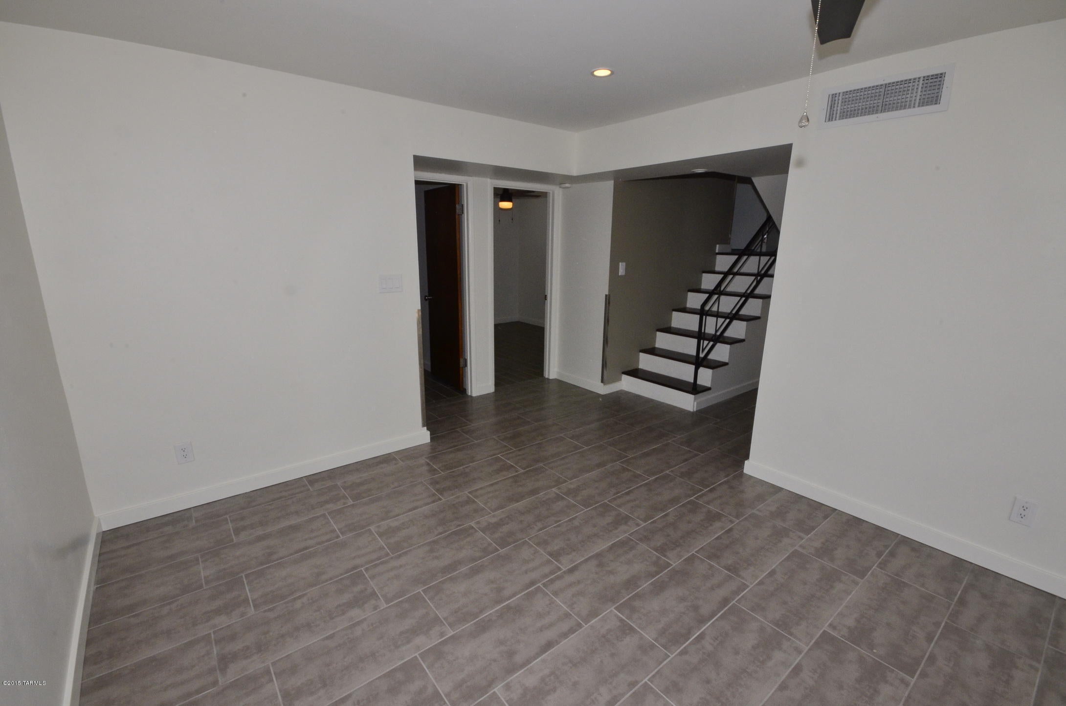 Carriage Hill NO. 5 (525-595) - Residential Lease