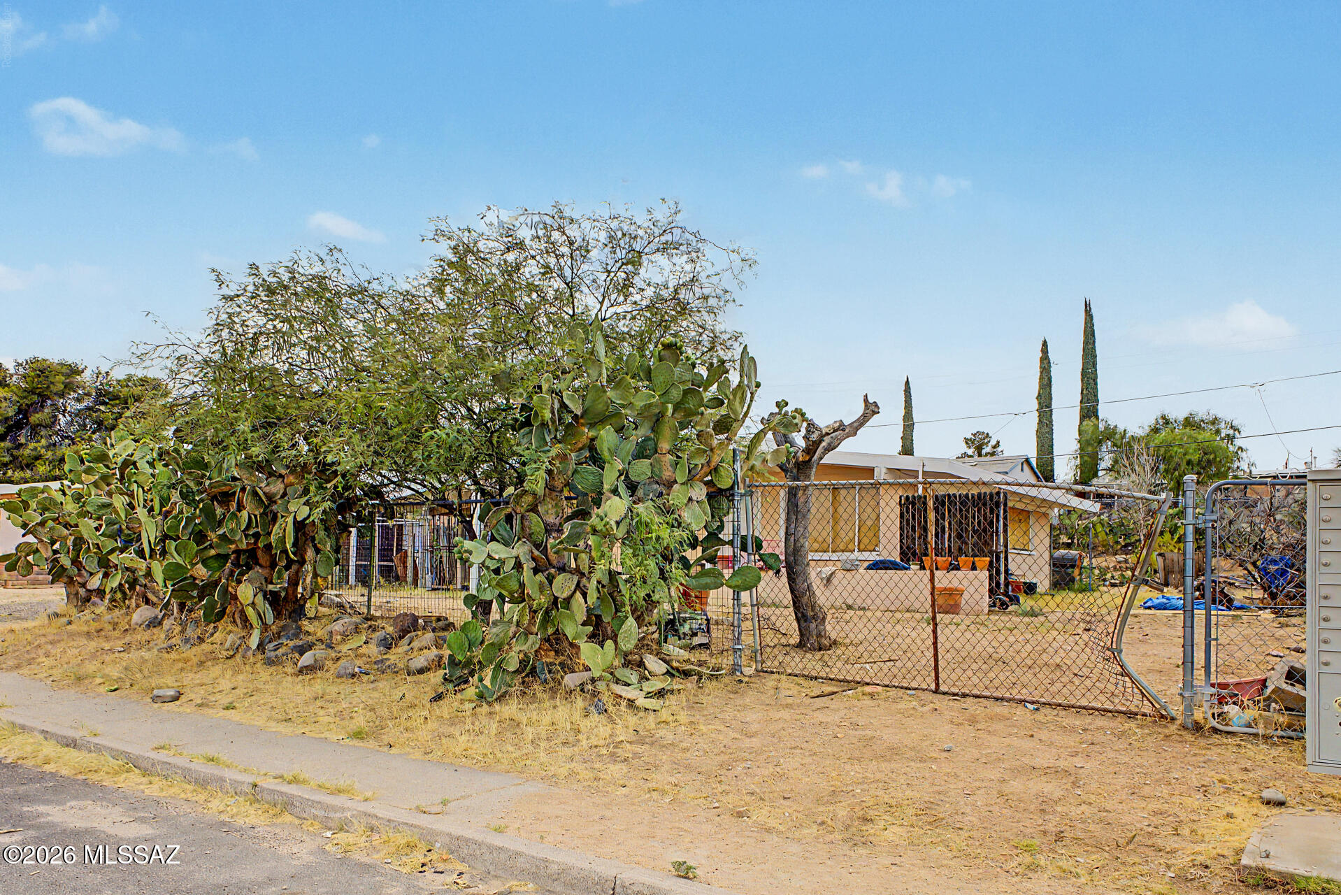 A charming 2 bed, 1 bath home in San Manuel Townsite is now for sale! Featuring a low-care front yard, and carport parking. Inside you will find a size-able living area w/vaulted ceilings and freshly painted neutral palette throughout. The eat-in kitchen is equipped w/shaker cabinetry and ample counter space for all your cooking needs. Cozy bedrooms w/soft carpet promise you and your loved ones a good night's sleep. Also including a large backyard w/a flagstone patio and a convenient storage shed, this home is a true gem! Act now before it's gone!