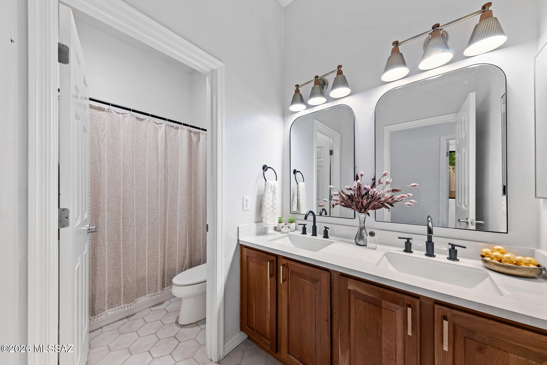 Mira Vista (1-60) - Residential