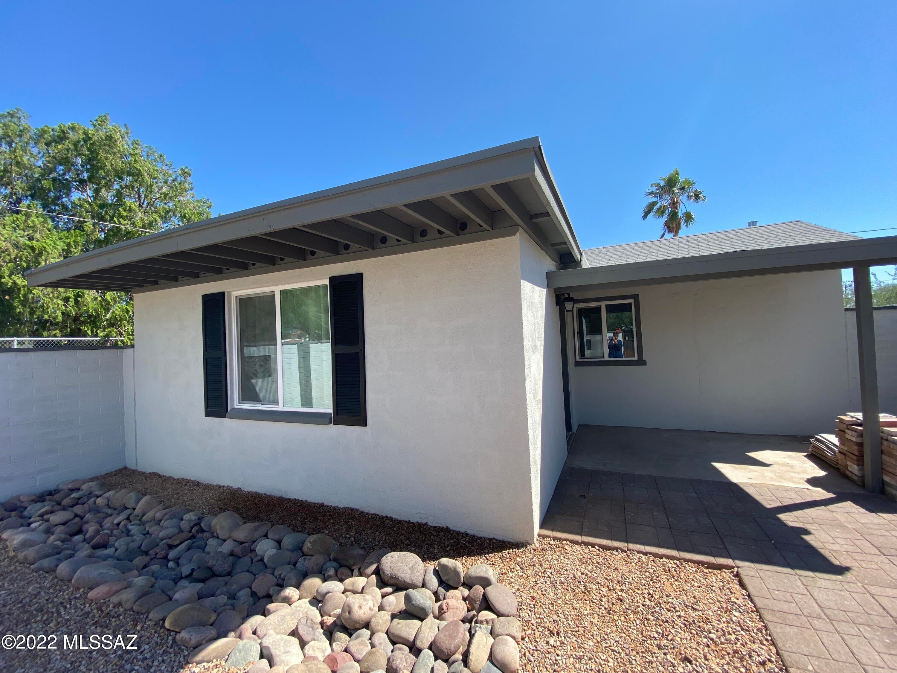 Beautiful 2 bed 1 bath home, recently remodeled. New HVAC, New dual Payne windows, easy care tile floor throughout,  Remodeled bath and kitchen with plenty of  cabinet space  and Granite counters. Stainless steel appliance package with Gas Stove. Laundry room with washer and dryer, easy care front and back yard. Close to bus lines, hospitals and shops.
Agent/Owner Call or text  Angie Pena