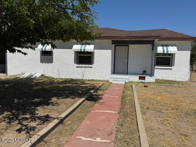 Welcome home! come see this adorable two-bedroom, one bath property that offers cozy living with the convenience of being right in town. With a comfortable layout, inviting spaces, and a fully fenced backyard and carport. Cute, convenient and ready to feel like home
subdivision west add
zoned- R3