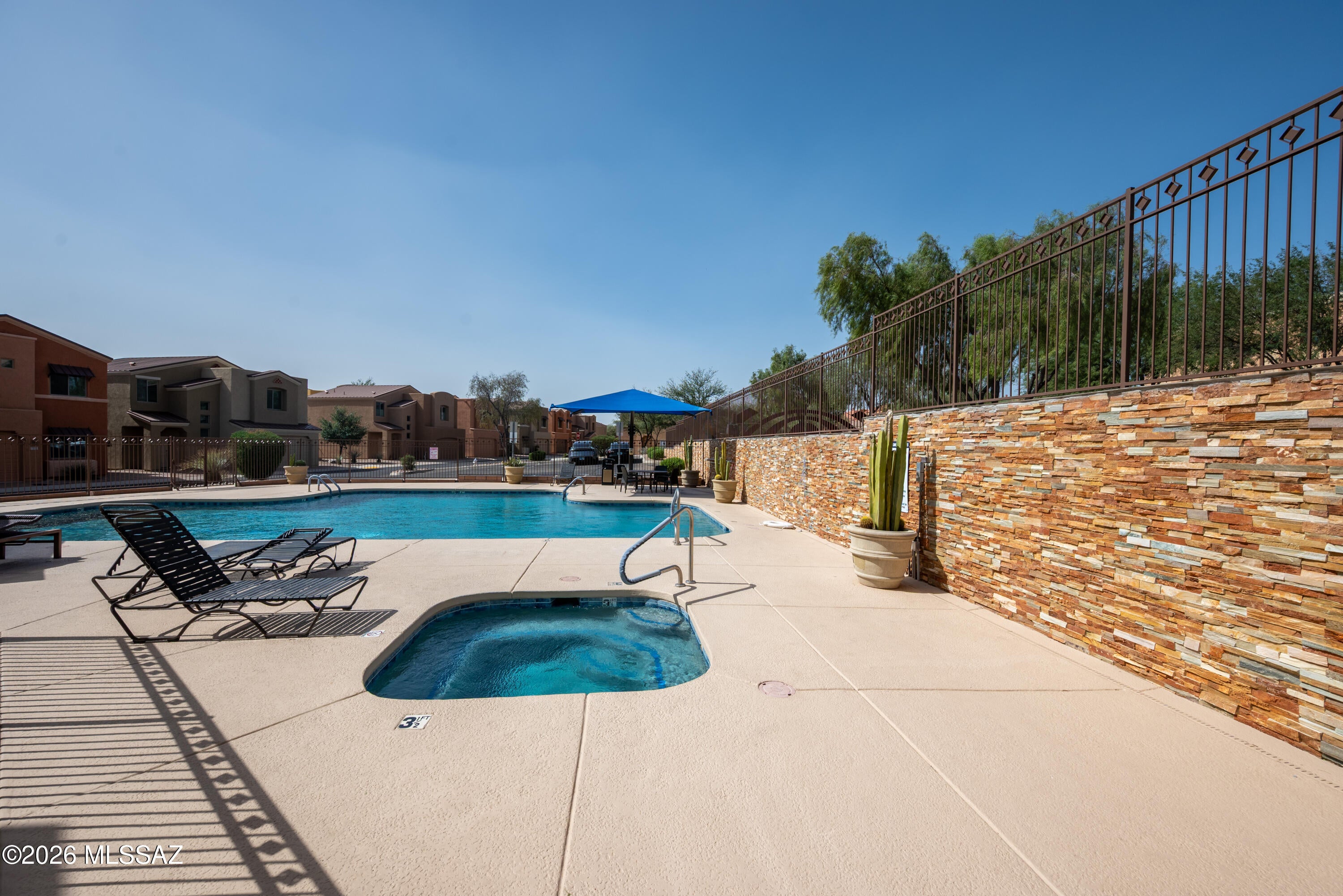 River Walk (1-140) - Residential Lease