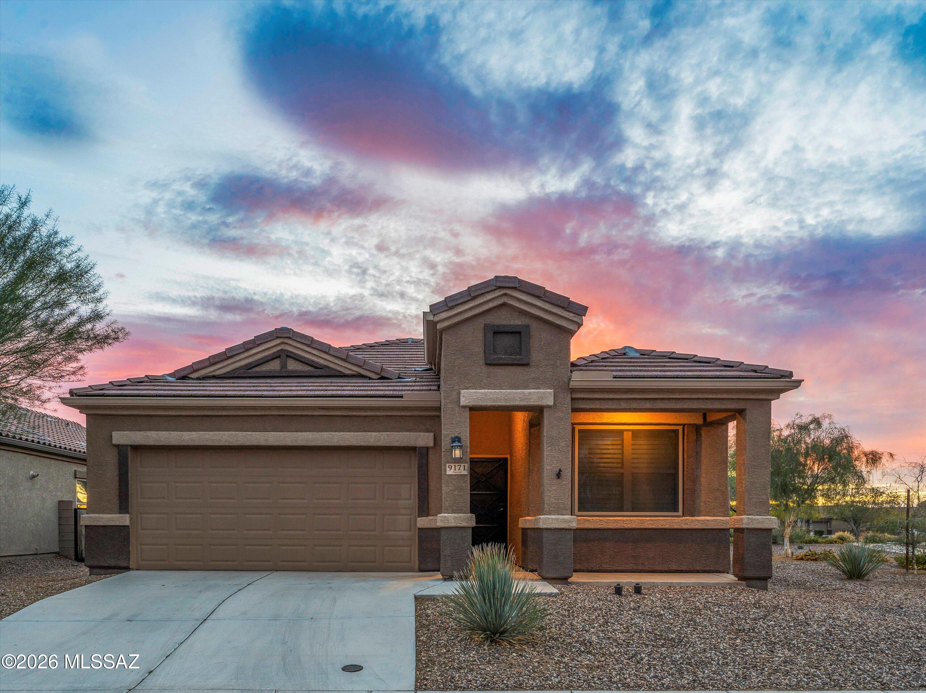 Saguaro Bloom SQ20180540069 - Residential
