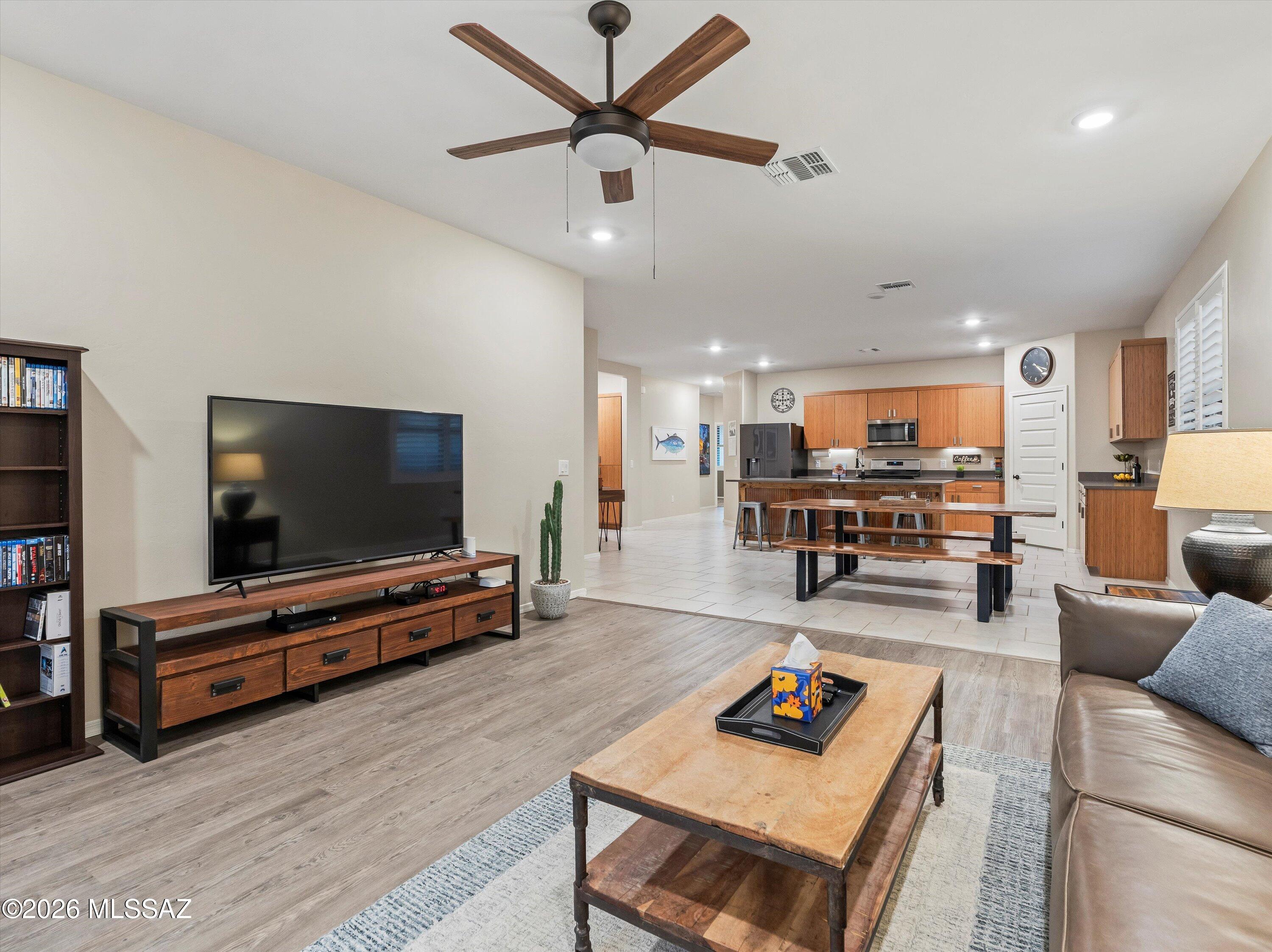 Saguaro Bloom SQ20180540069 - Residential