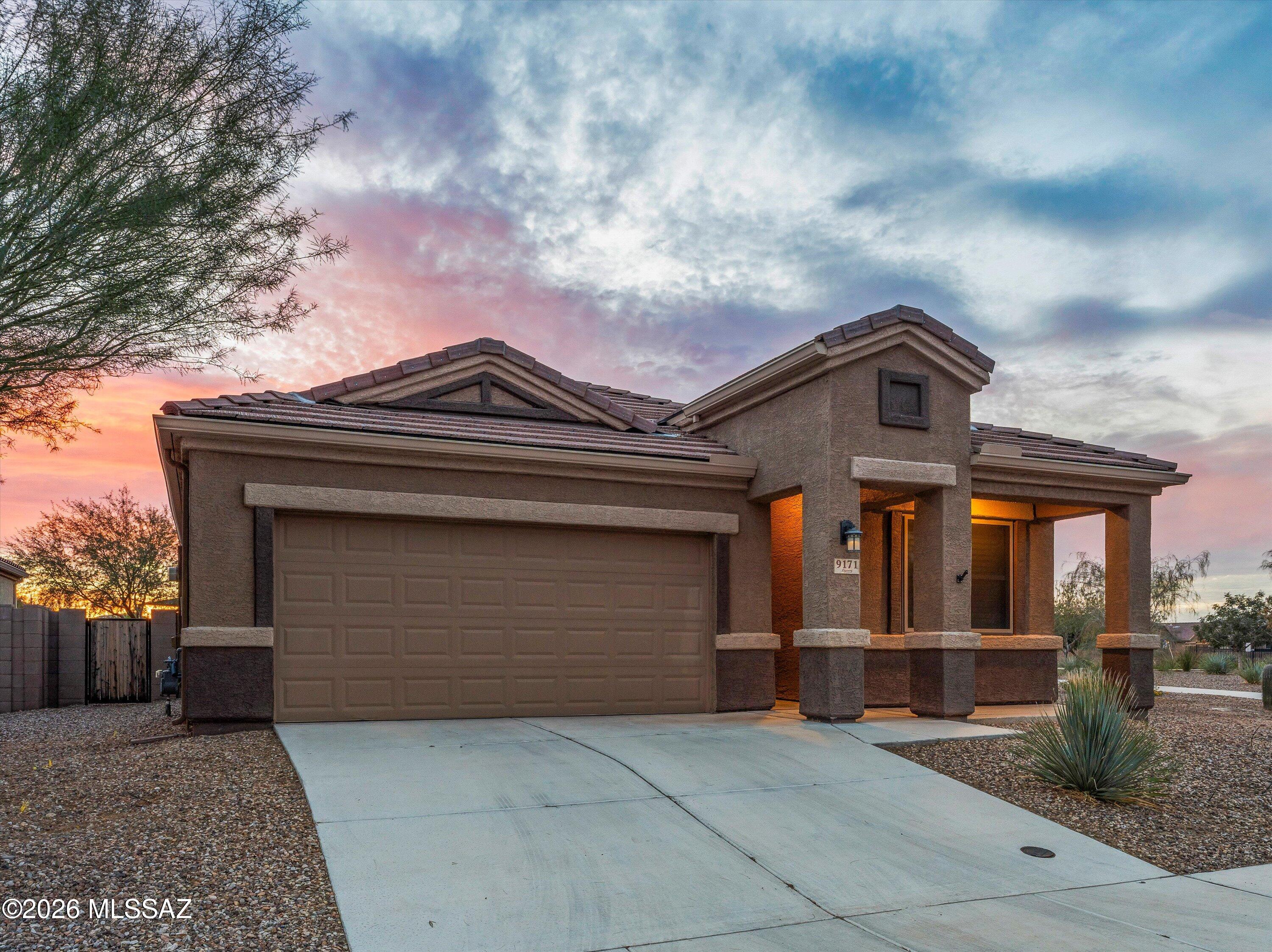 Saguaro Bloom SQ20180540069 - Residential
