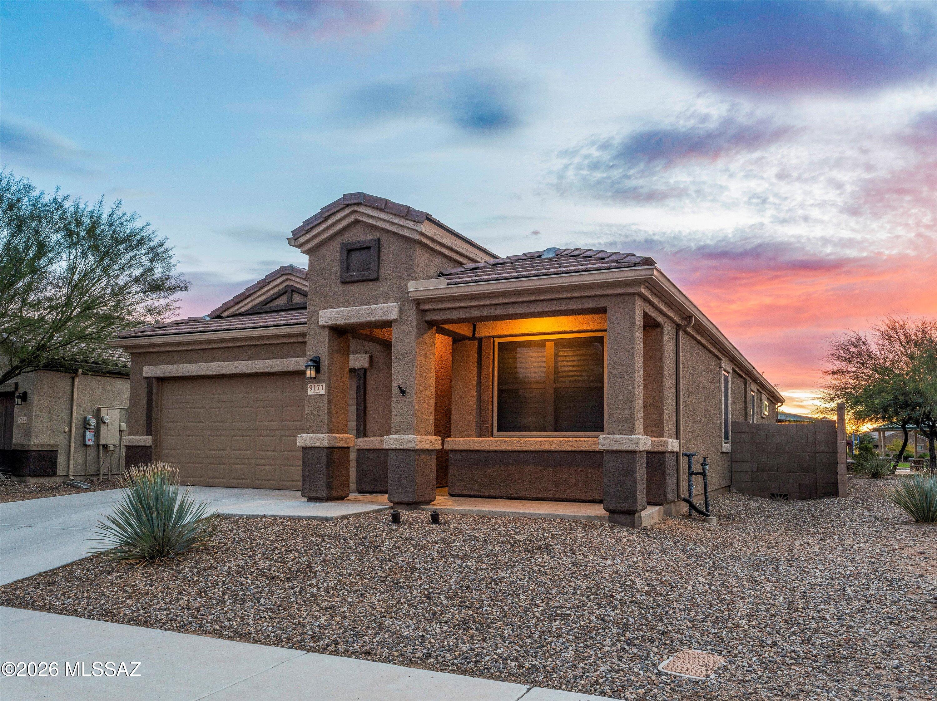 Saguaro Bloom SQ20180540069 - Residential