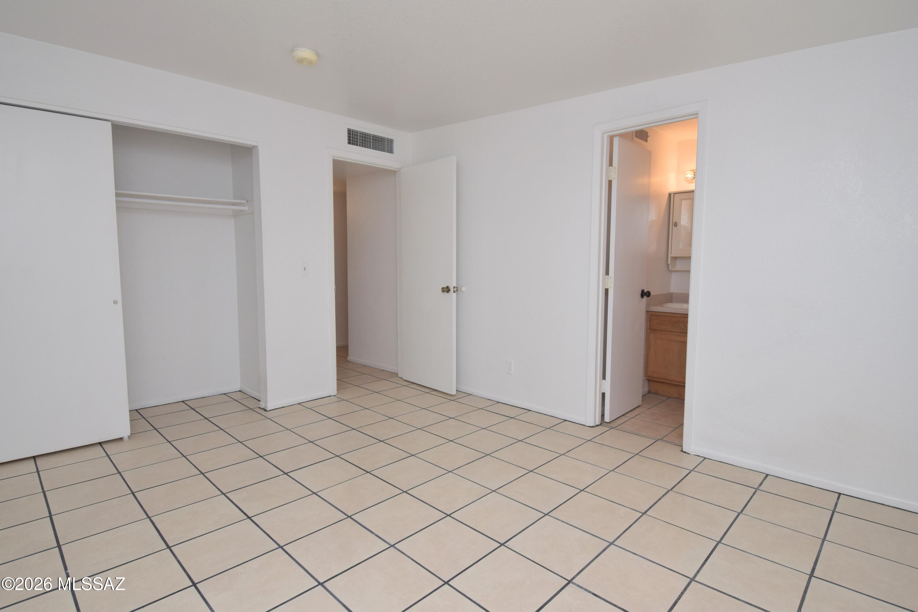 Vista Del Prado (1-274) - Residential Lease