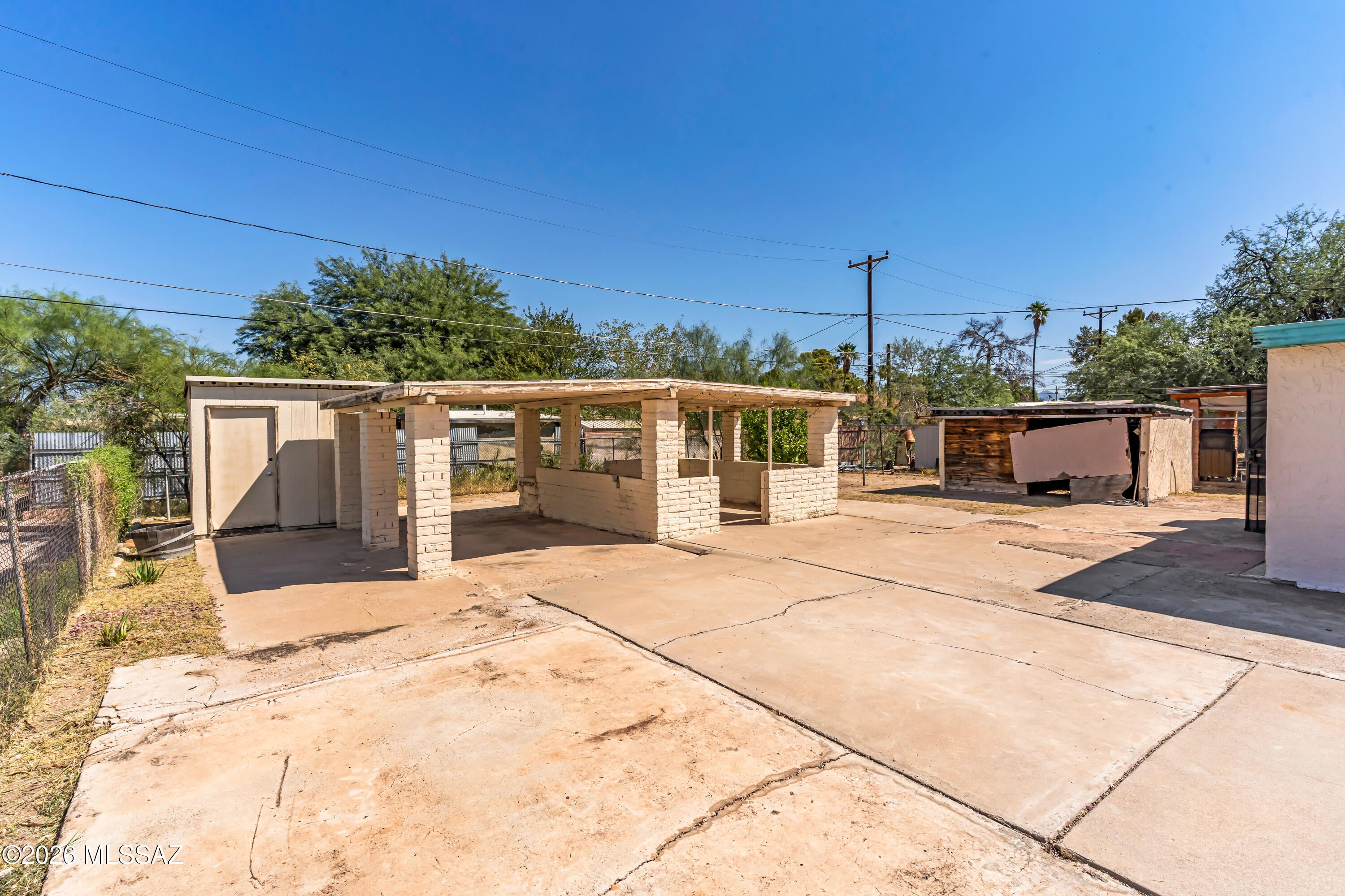 Miracle Mile Manor - Residential