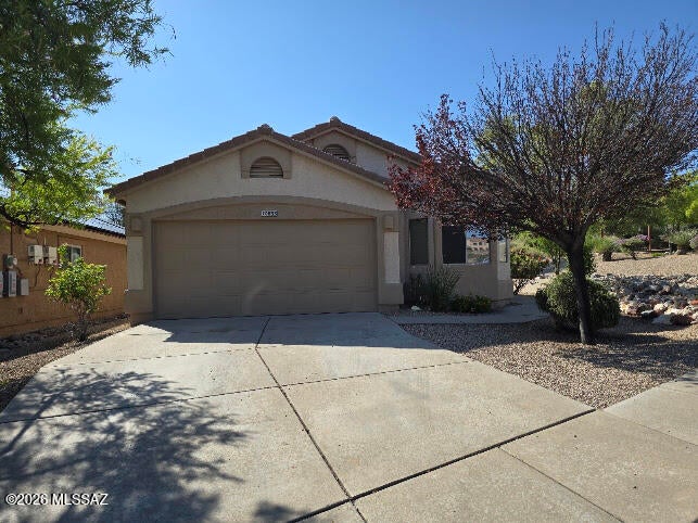Private corner home next to park/common area only 1 neighbor, with lots of open areas around home. 3 bedroom 2 bath, open den to the living room that does have a closet. High ceilings with an open floor plan and ceiling fans in every room to cut down on monthly expenses. Fresh Paint inside and out.
Very nice tile and upgraded carpet in the bedrooms, dual sinks in the master bath, custom blinds and security system installed. Refrigerator - Washer - Dryer shall be in AS-IS condition OR bring your own. Home sits high up on the lot with nice views and a covered patio with extended slab. Looking for 3X the monthly Rent, 625+ credit score, No Evictions, and No On-Going Criminal Cases.