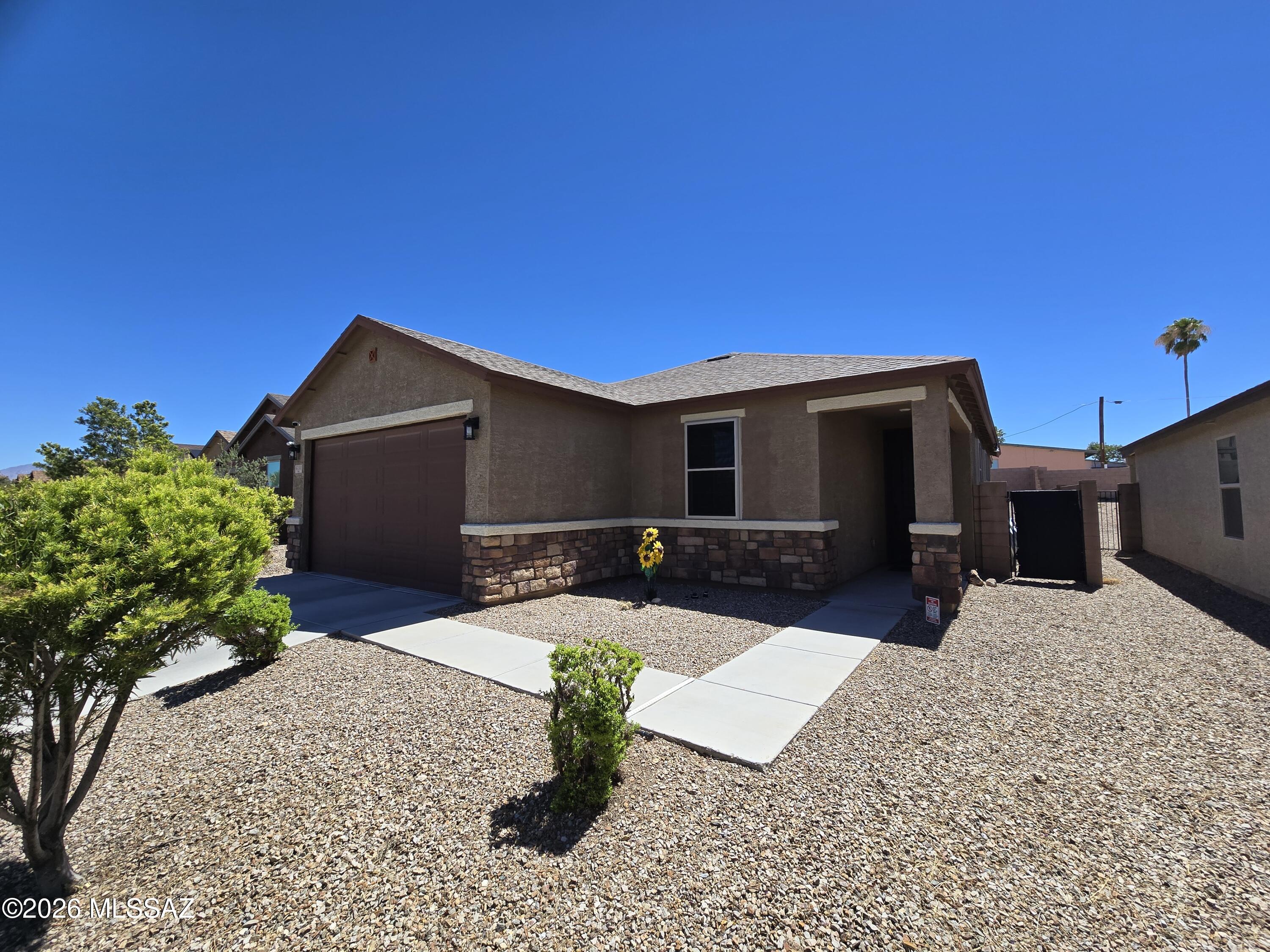 Desert Point 2 - Residential Lease