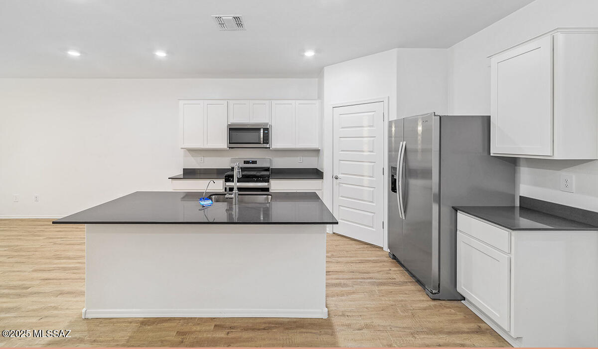 Saguaro Bloom SQ20180540069 - Residential