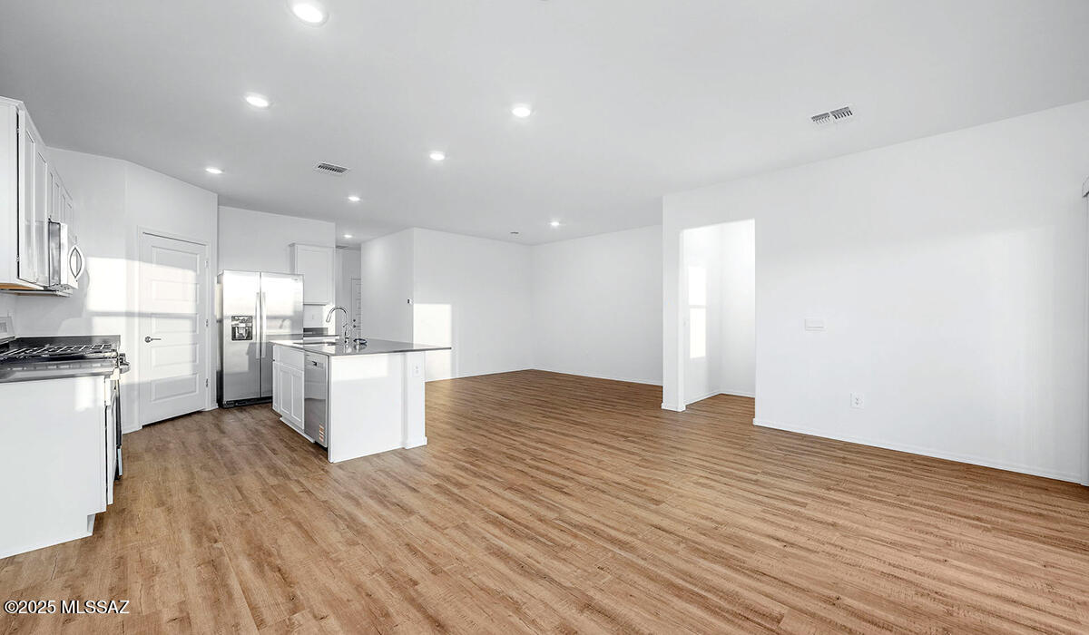 Saguaro Bloom SQ20180540069 - Residential