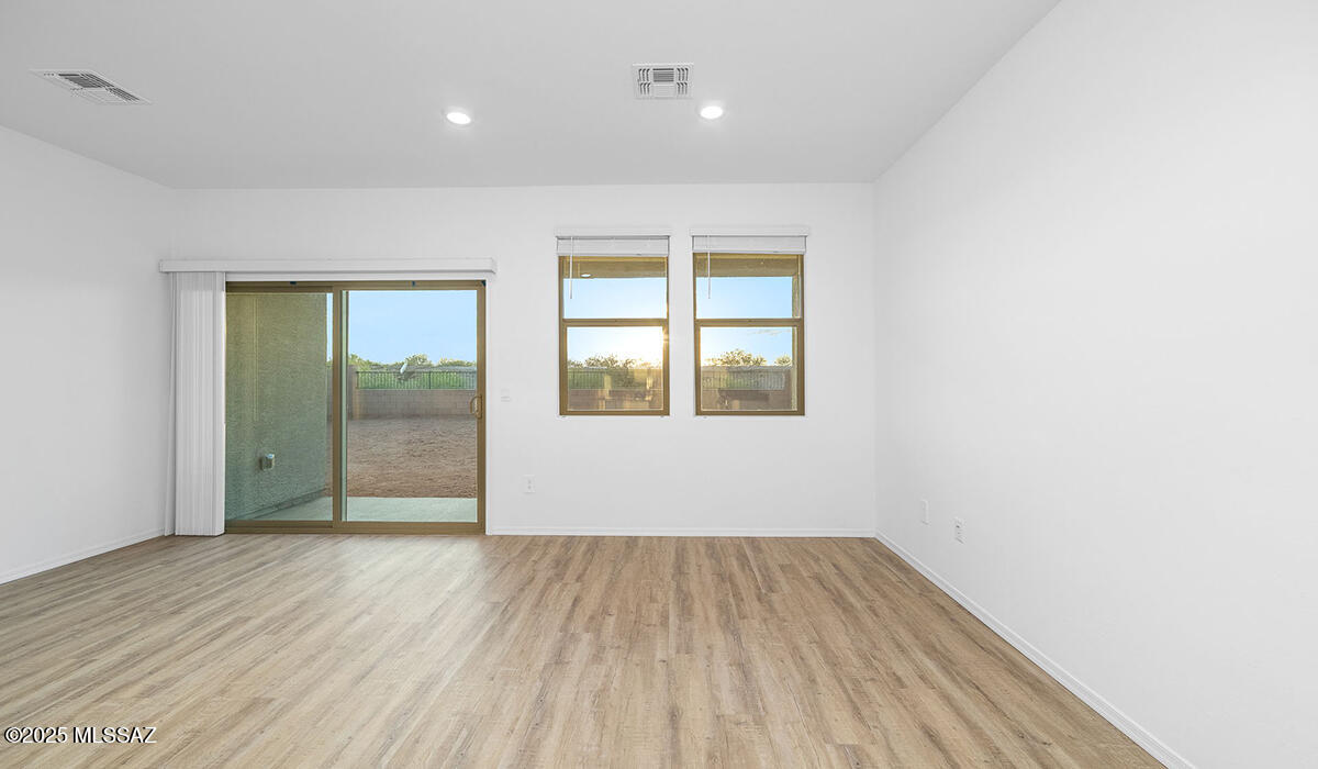 Saguaro Bloom SQ20180540069 - Residential