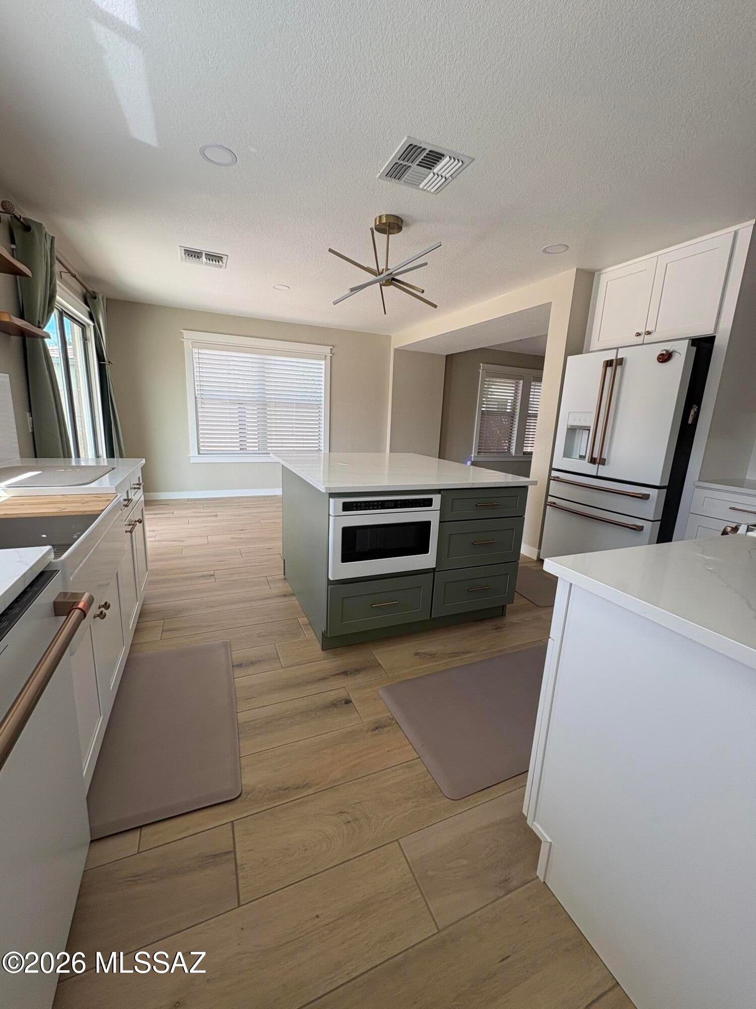 Rancho Del Lago (1-100) - Residential Lease