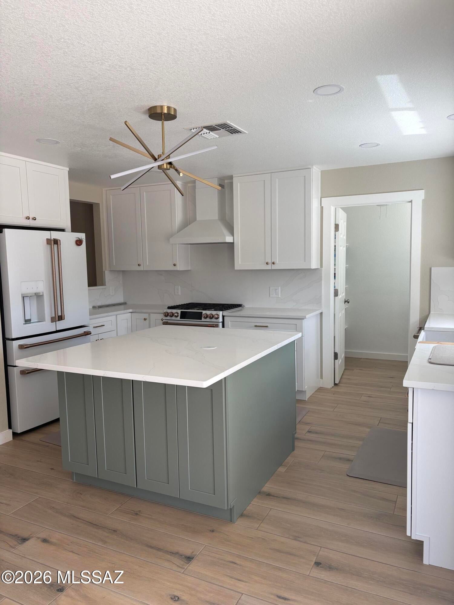 Rancho Del Lago (1-100) - Residential Lease