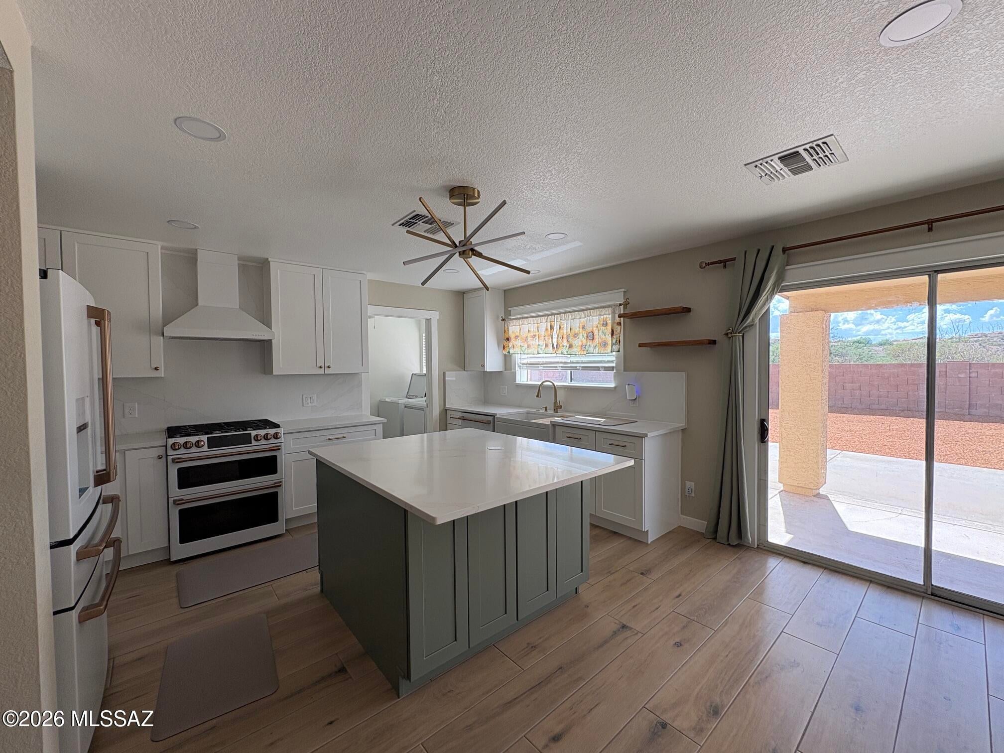 Rancho Del Lago (1-100) - Residential Lease