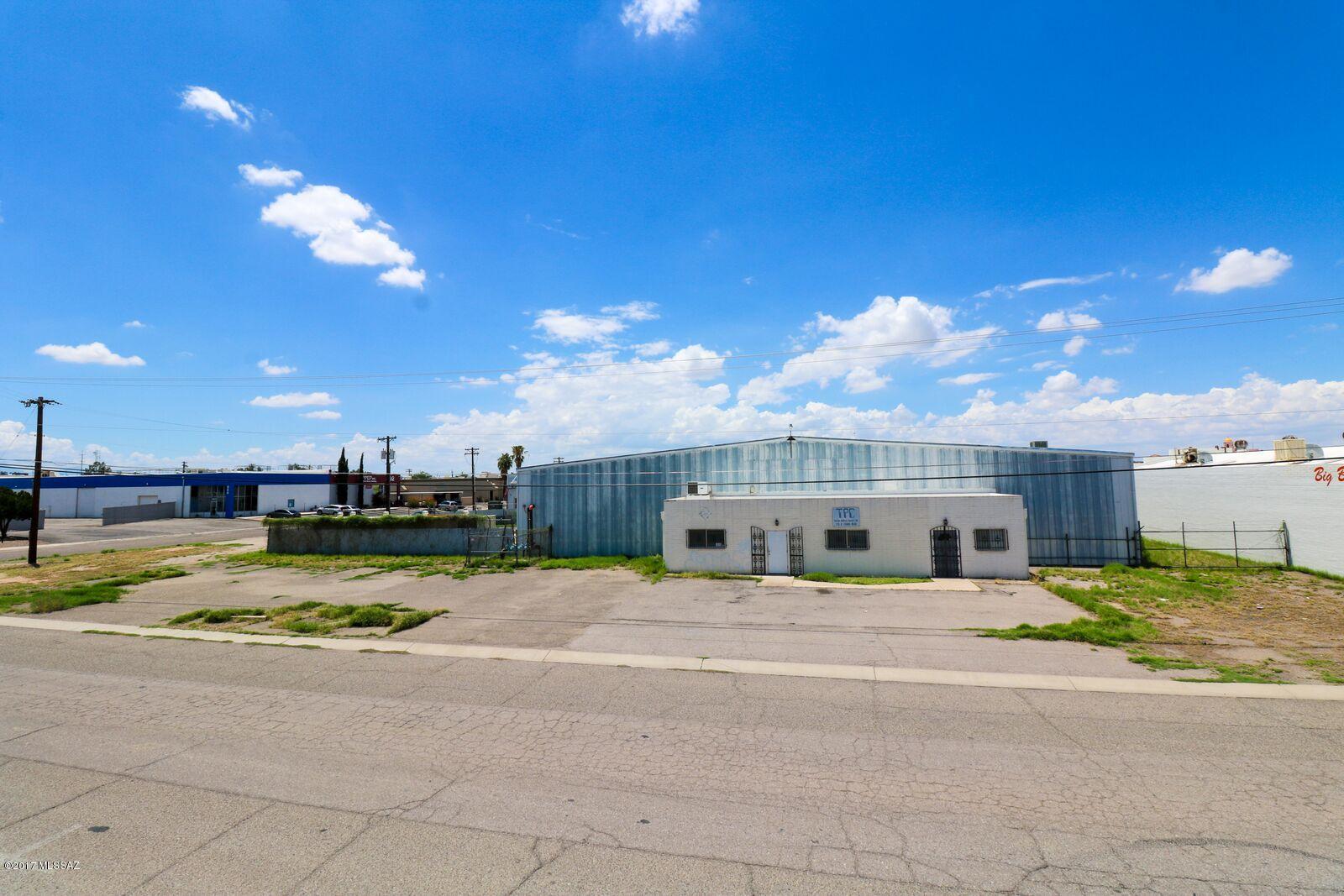 a 13291 Sq Ft Industrial Warehouse with one 14' x 17'' grade level roll up door on .86 acre lot.The rooms are HVAC cooled while the warehouse is evaporative cooling.Ample parking on two sides with a fenced in area behind the building.