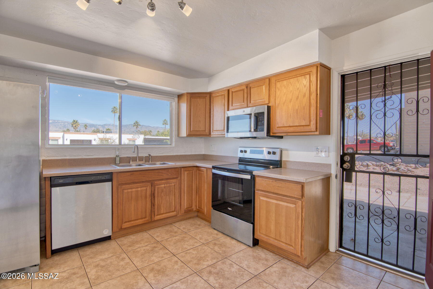 Broadway East (1-112) - Residential