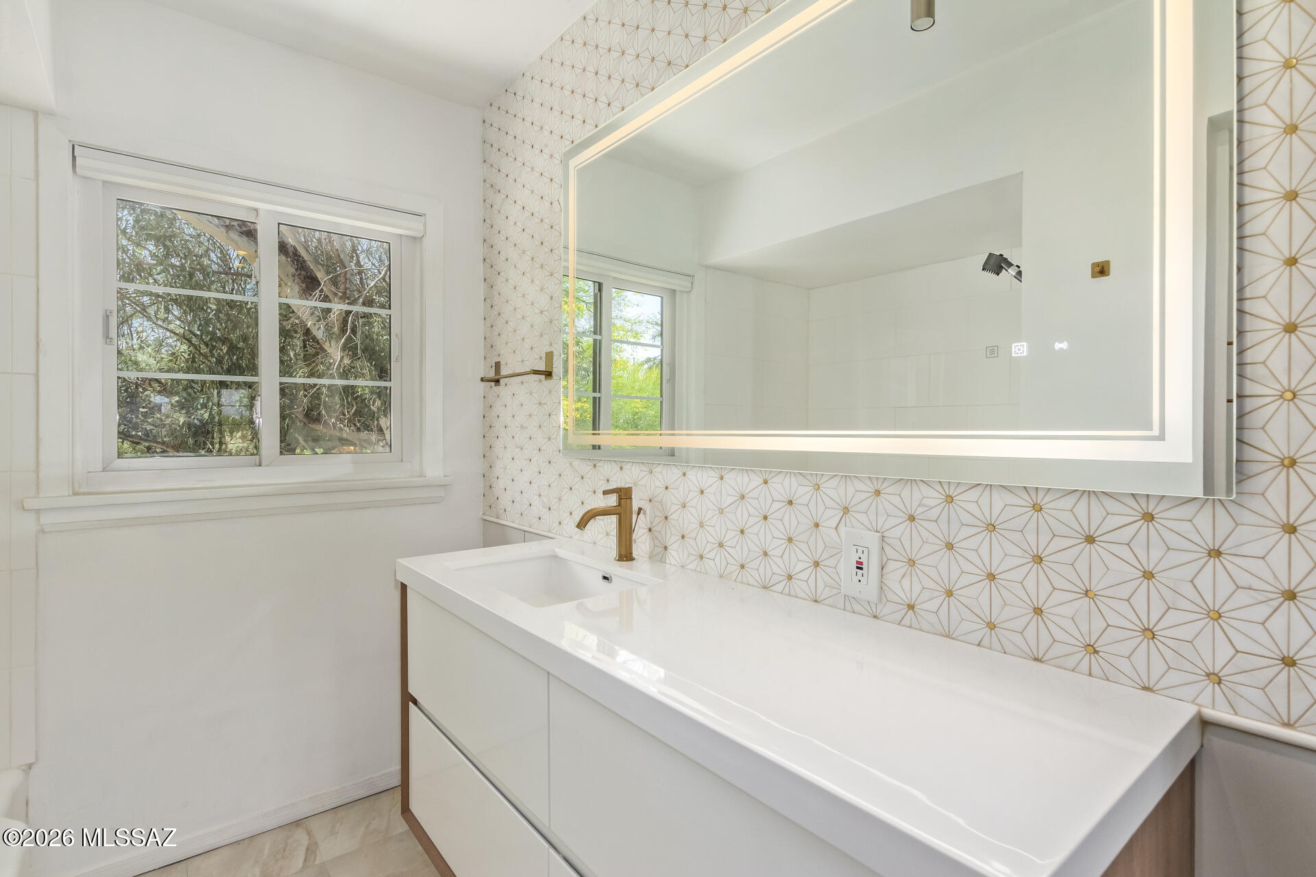 Welcome to The Showstopper Casita... where this one will have you doing a double take 😍

Filled with incredible natural light and beautiful wood flooring, this home feels right the moment you walk in. Enjoy a remodeled kitchen, spa-like bathroom, two bedrooms with a walk-in closet, and the rare convenience of your own in-unit washer and dryer.

Step out onto your wraparound balcony and take in the peaceful surroundings. The HOA covers roof, water, trash, pool, just to name a few things. You can enjoy more and worry less .

✨ Schedule your private showing today and make this showstopper your next stop. ✨