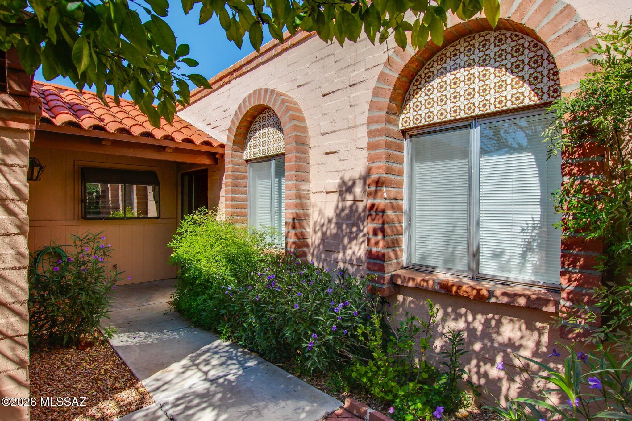 Welcome to McCormick Place Townhomes! This updated 3-bedroom, 2-bath townhome offers 1,286 sq. ft. of comfortable, single-story living in a convenient central Tucson location. Recent improvements include fresh interior paint, new appliances, new kitchen and bathroom cabinets, new countertops, and updated fixtures throughout. Enjoy a functional floor plan and low-maintenance living in a community featuring a pool, spa, and clubhouse. The HOA includes water, sewer, and trash service. Conveniently located near McCormick Park, shopping, dining, medical facilities, and everyday amenities. Whether you're looking for a primary residence, winter getaway, or investment property, this move-in-ready townhome is a must-see!