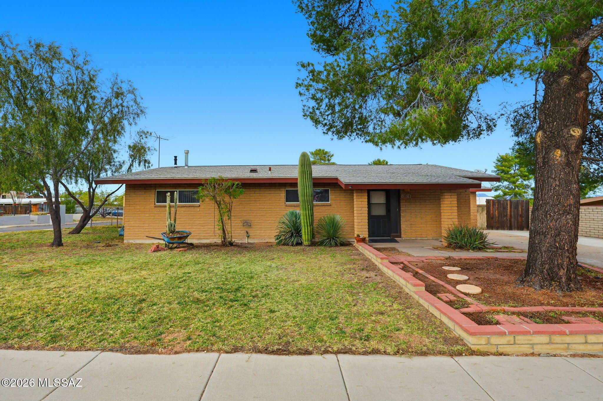 Welcome to this charming 3-bedroom, 2-bath home in the heart of San Manuel, AZ! This super clean, move-in-ready property features all-new cabinets, stylish granite countertops, brand-new flooring throughout, fresh interior paint, and new fixtures that add a modern touch to every space. With tons of storage throughout the home, the thoughtfully updated layout offers both comfort and functionality, perfect for everyday living or entertaining. Enjoy the peace of mind that comes with recent upgrades and the pride of owning a beautifully refreshed home. Don't miss this fantastic opportunity in a quiet desert community!